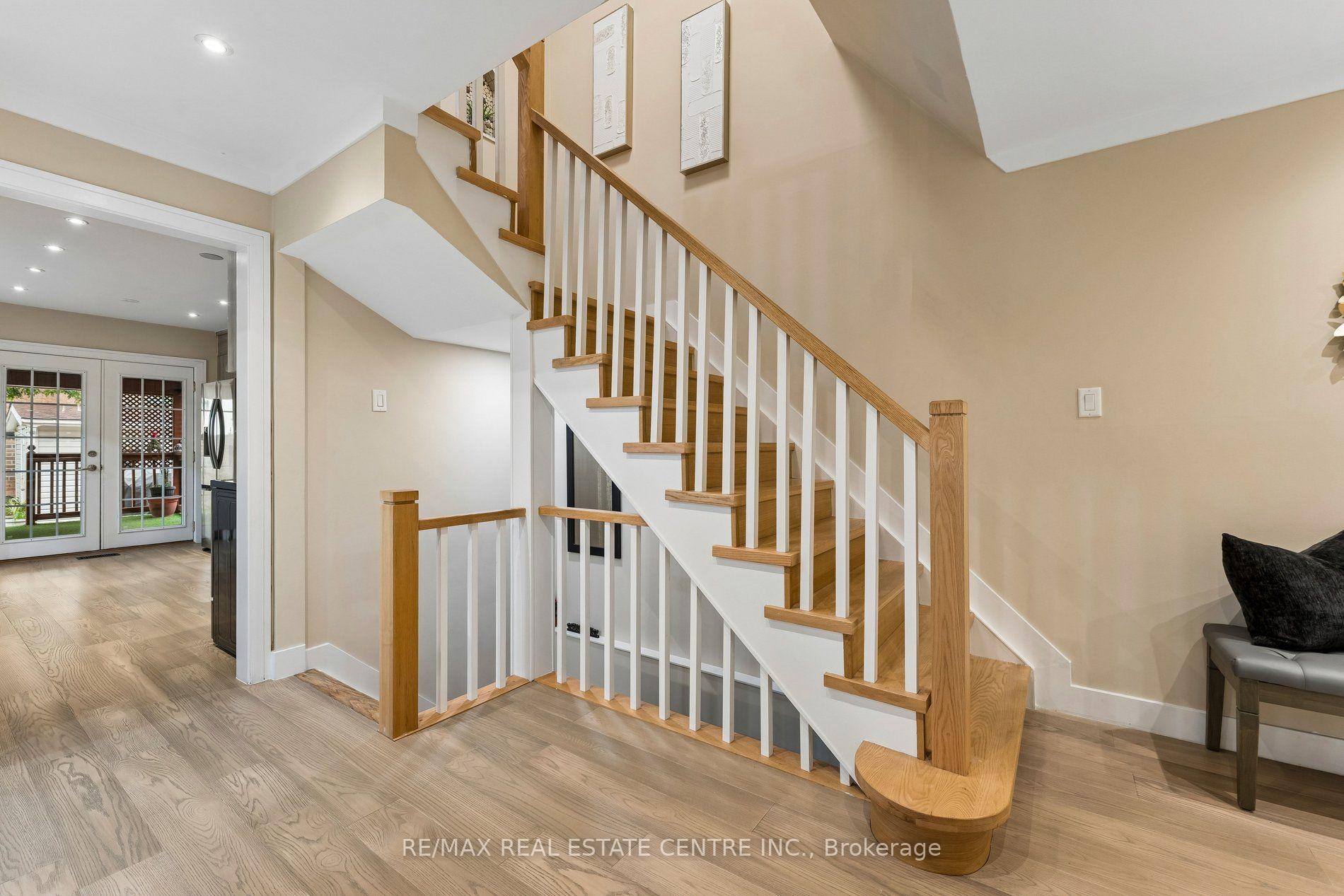Photo 5 of 44 Adam Street, Brampton, Heart Lake West — HOMEH