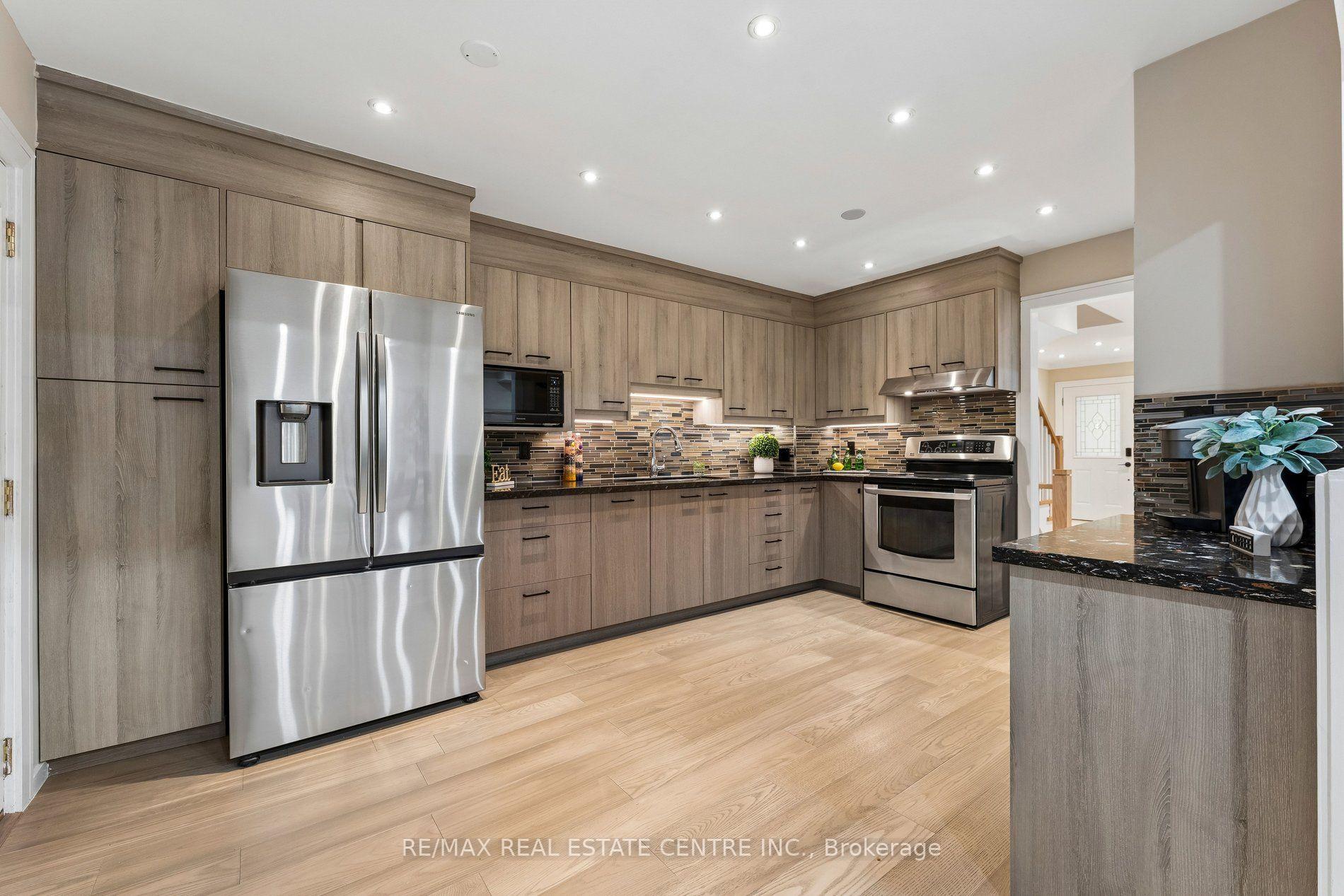 Photo 13 of 44 Adam Street, Brampton, Heart Lake West — HOMEH