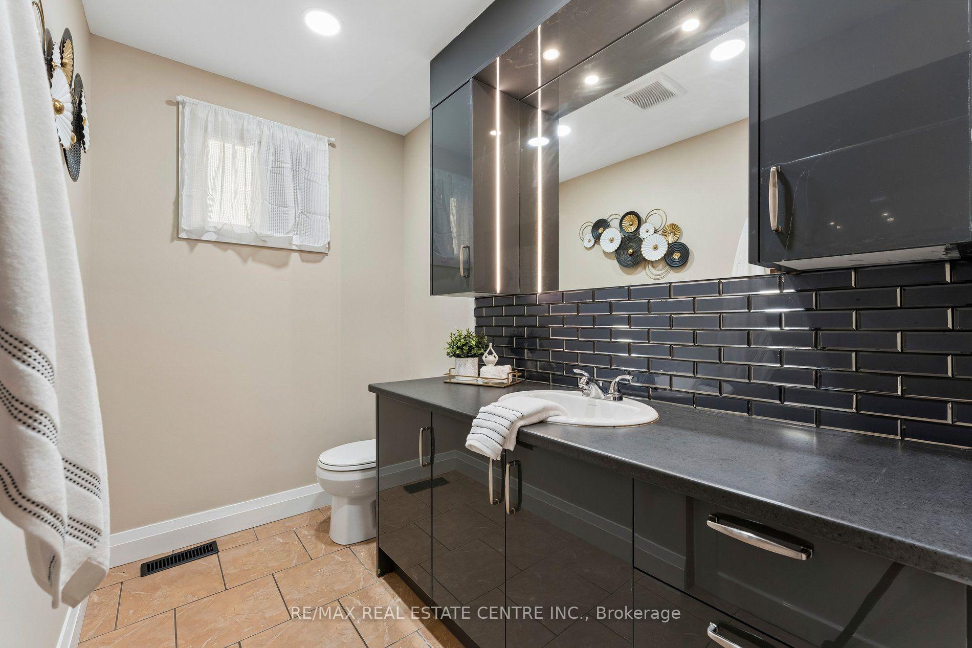 Photo 32 of 44 Adam Street, Brampton, Heart Lake West — HOMEH