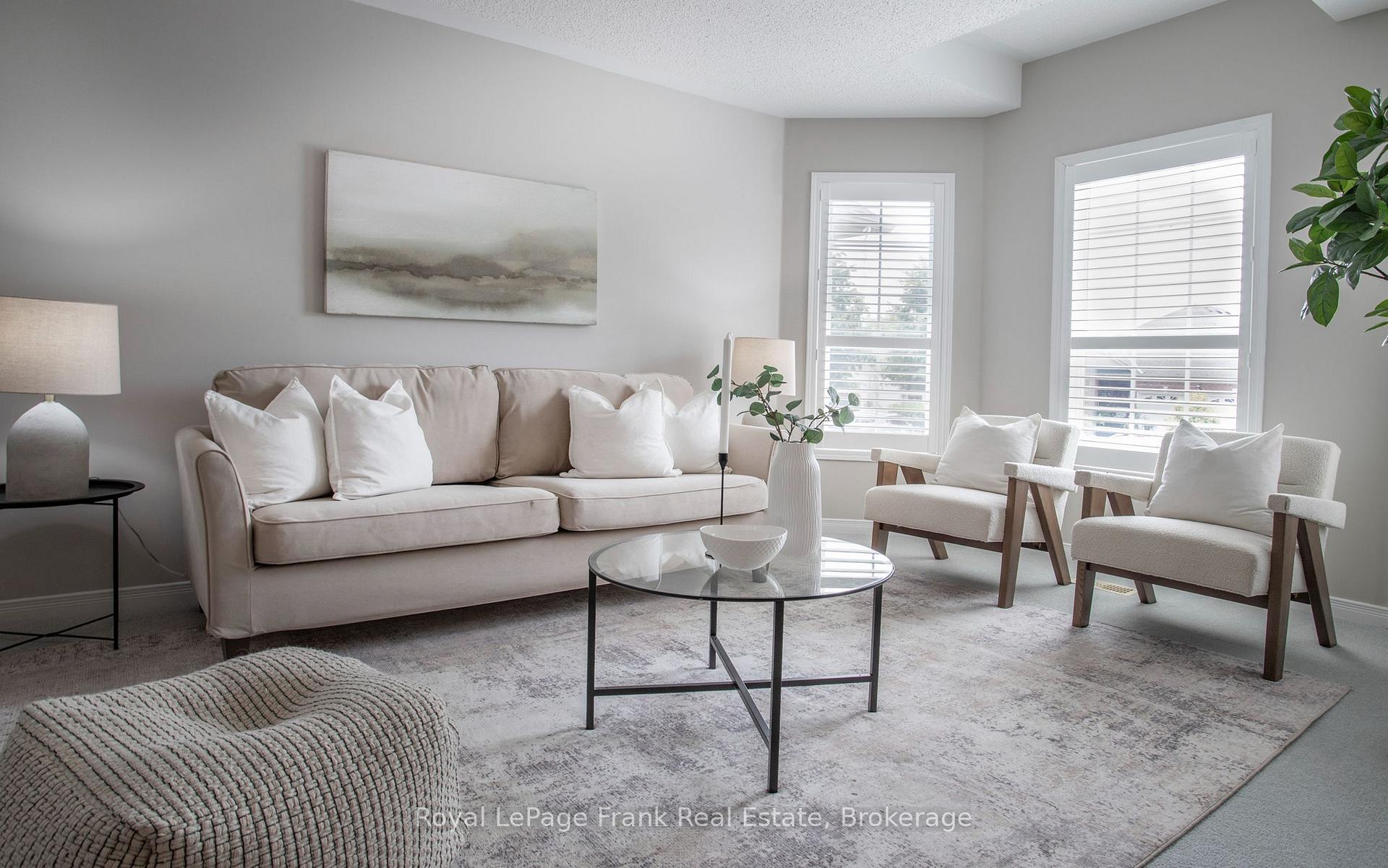 Photo 2 of 1477 Greenvalley Trail, Oshawa, Taunton — HOMEH