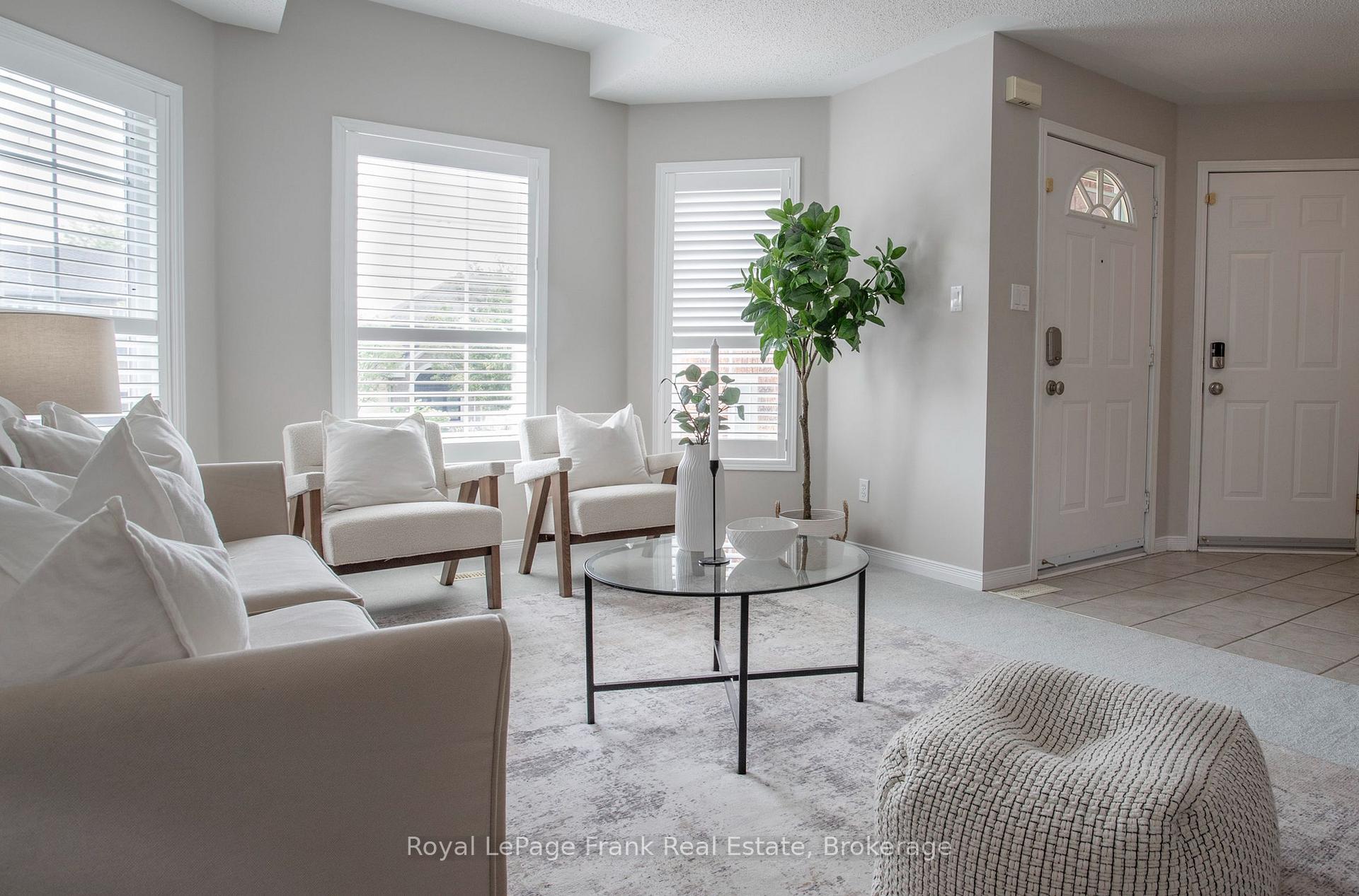 Photo 3 of 1477 Greenvalley Trail, Oshawa, Taunton — HOMEH
