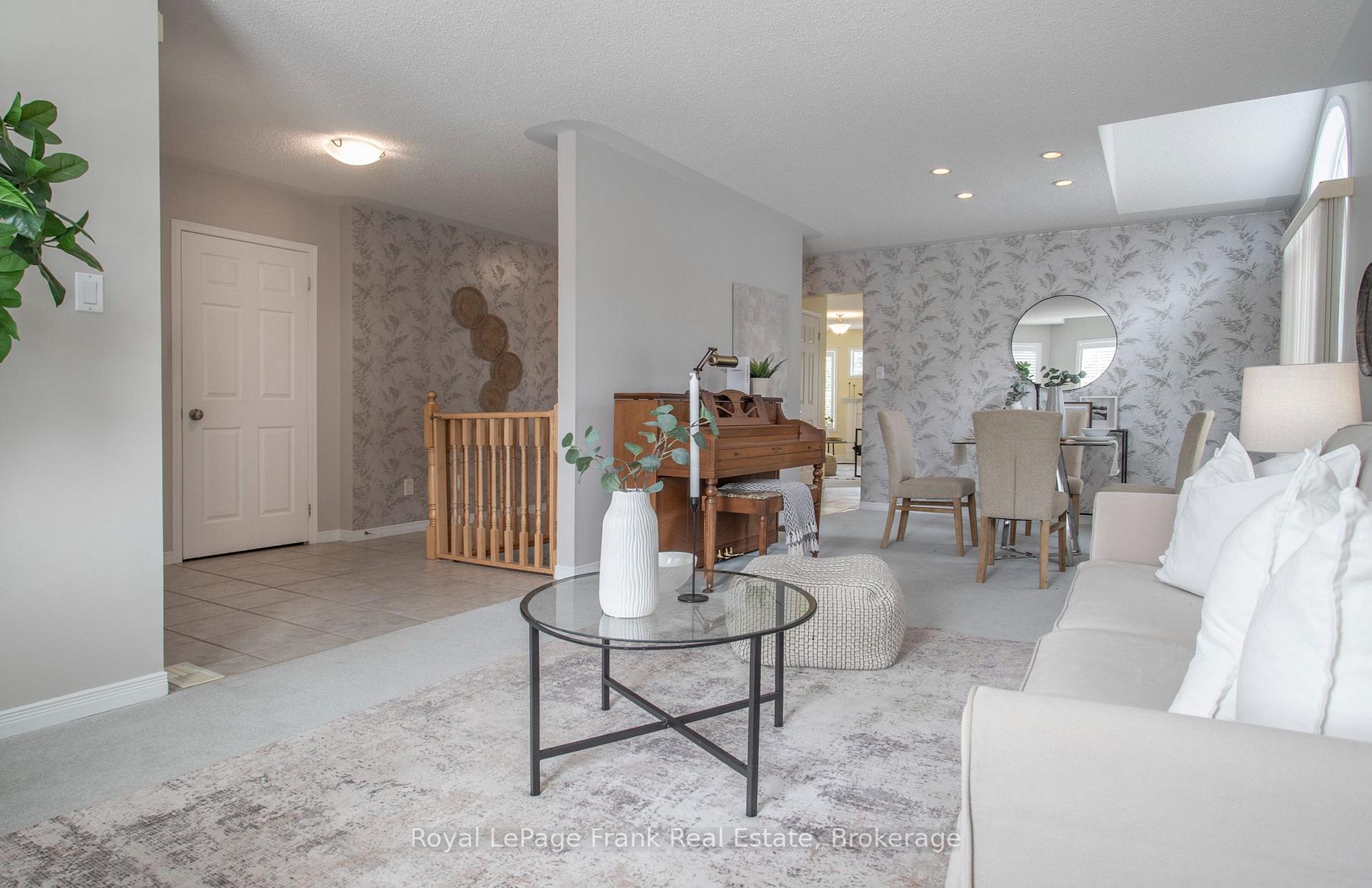 Photo 4 of 1477 Greenvalley Trail, Oshawa, Taunton — HOMEH