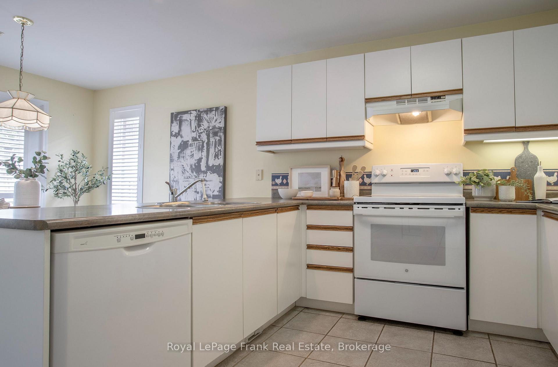 Photo 12 of 1477 Greenvalley Trail, Oshawa, Taunton — HOMEH
