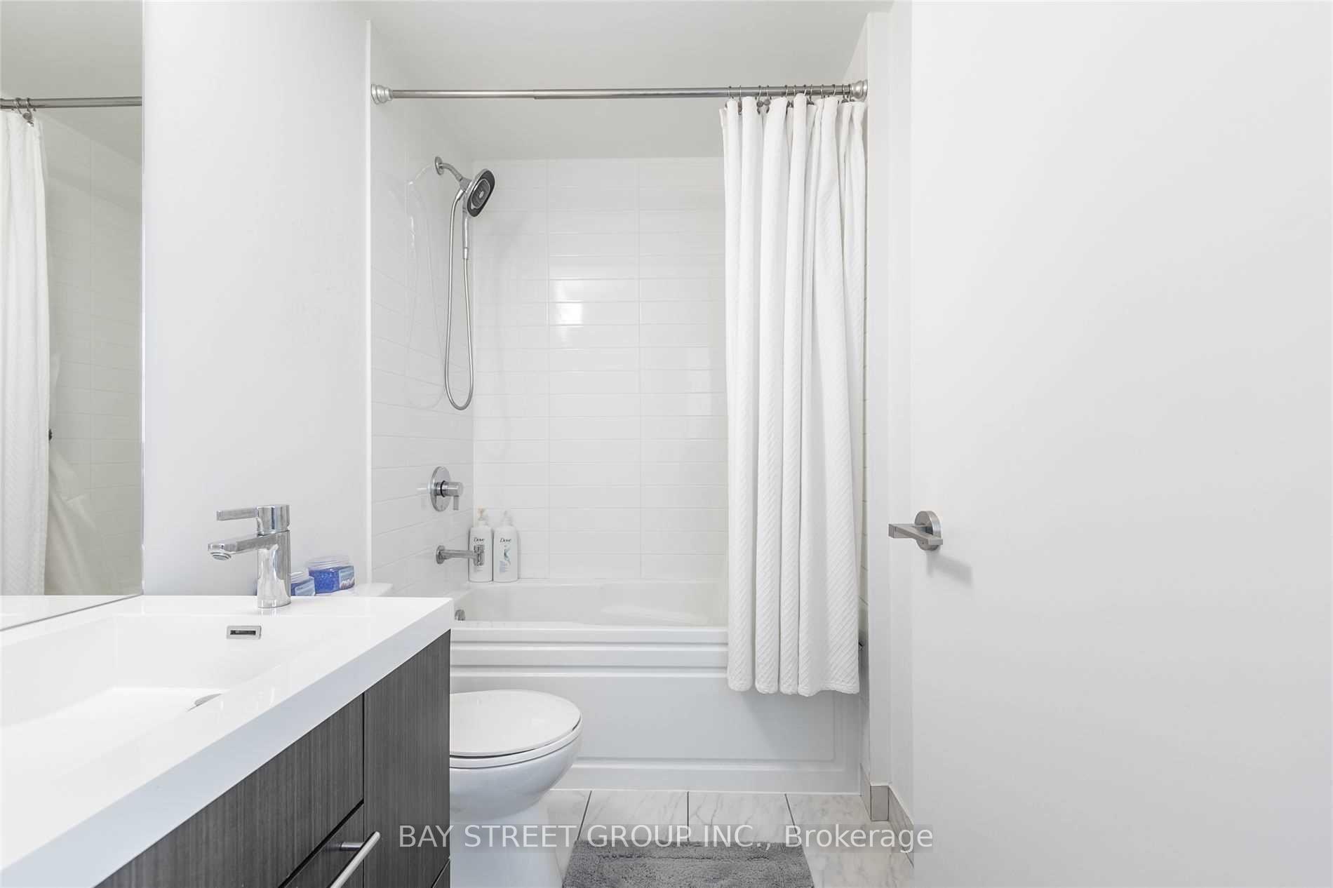 Photo 5 of Unit 1603, 30 Nelson Street, Toronto, Waterfront Communities — HOMEH