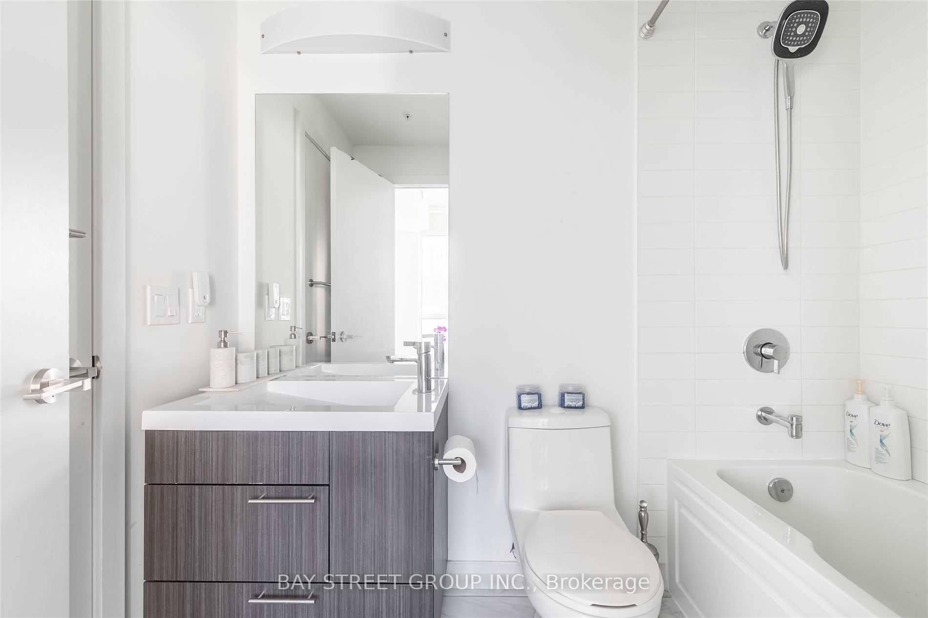 Photo 8 of Unit 1603, 30 Nelson Street, Toronto, Waterfront Communities — HOMEH