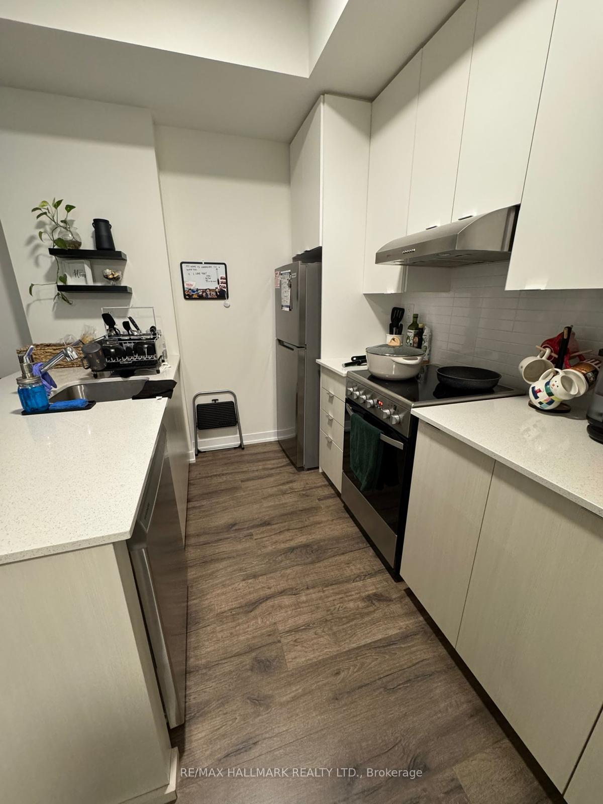 Photo 4 of Unit 111, 140 Canon Jackson Drive, North York, Beechborough-Greenbrook — HOMEH