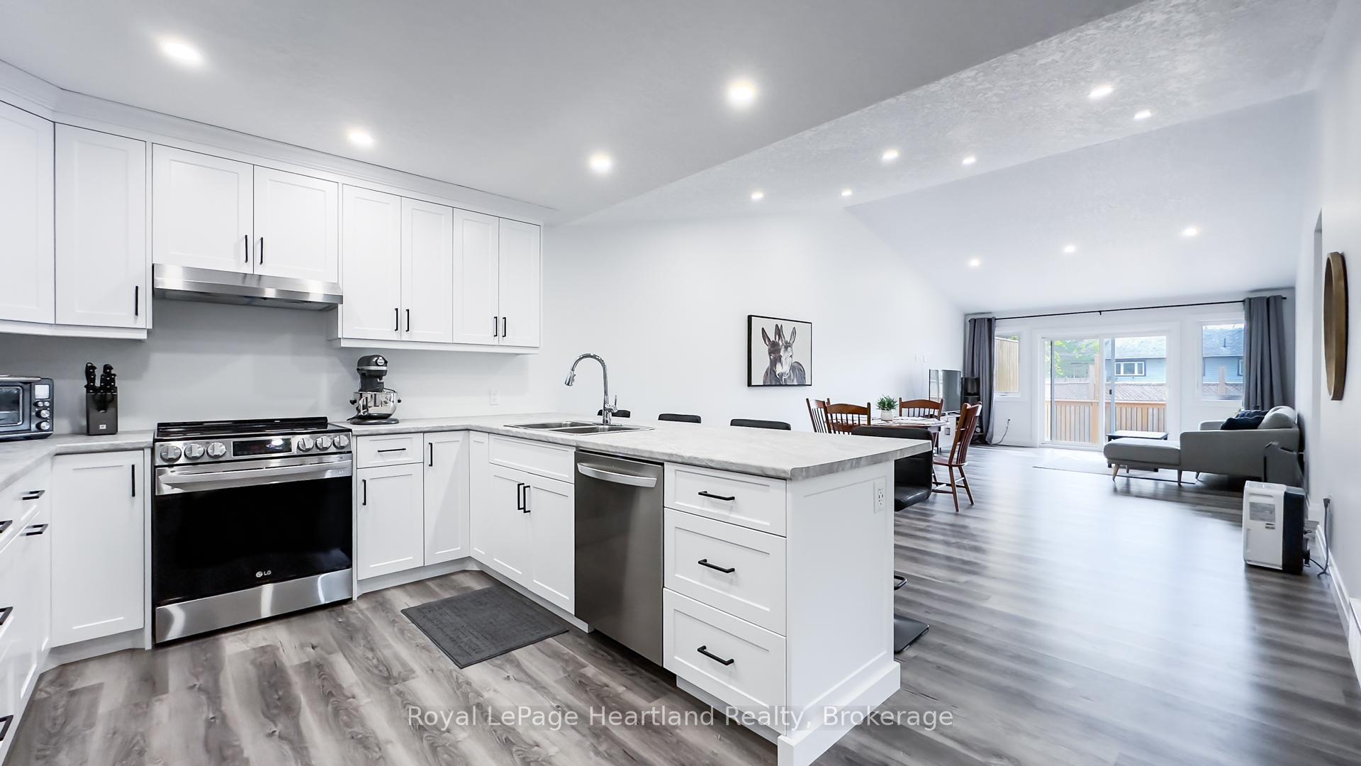 Photo 4 of 86 Osborne Street, Central Huron, Clinton — HOMEH