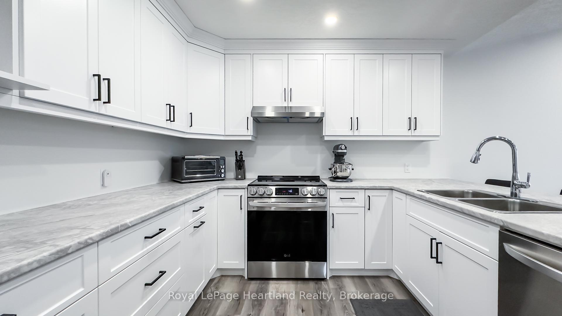 Photo 9 of 86 Osborne Street, Central Huron, Clinton — HOMEH