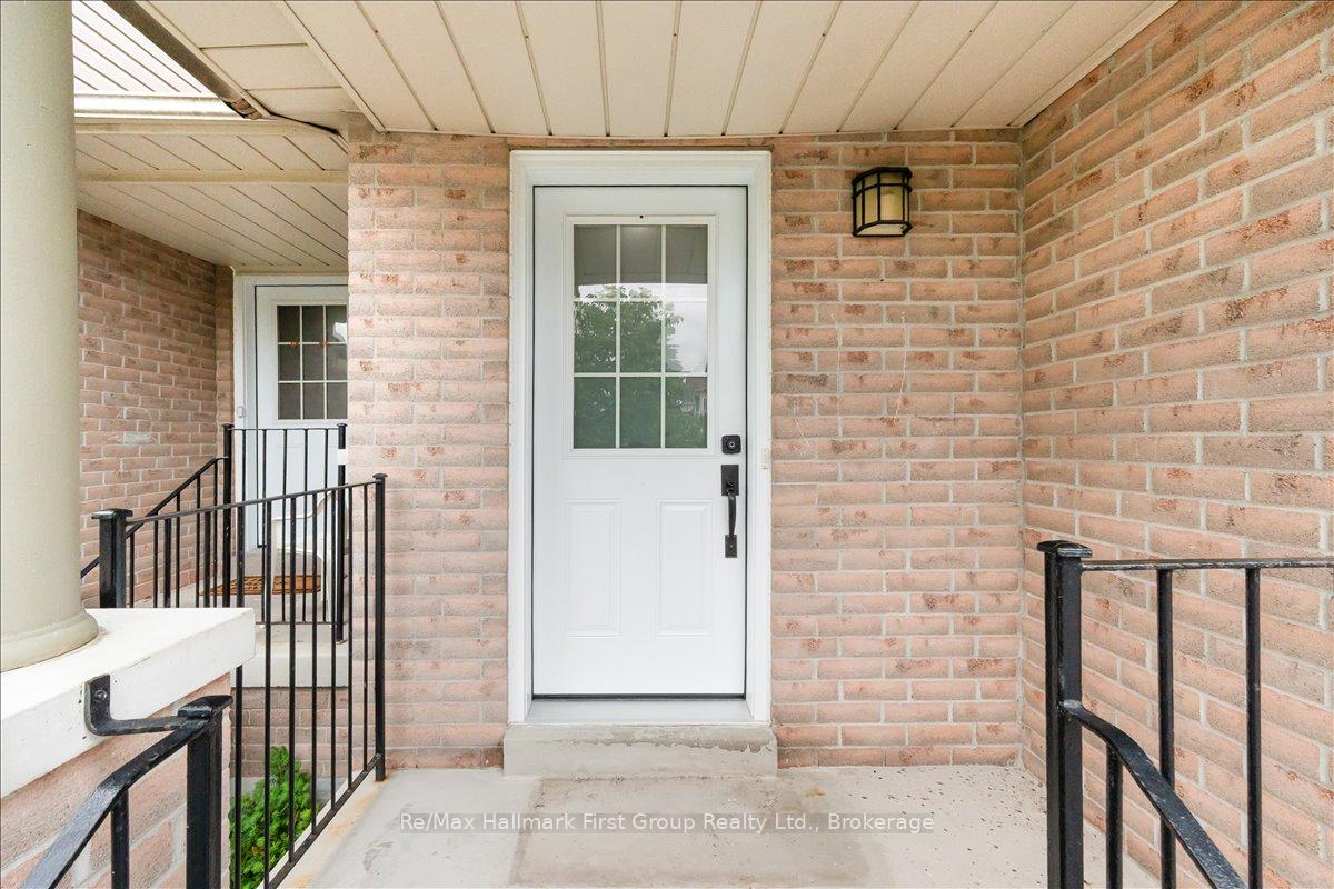 Photo 2 of 9 Alexis Way, Whitby, Williamsburg — HOMEH