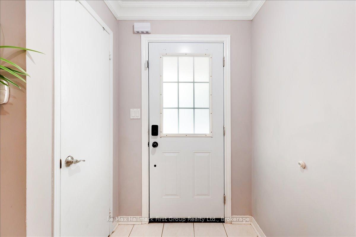 Photo 3 of 9 Alexis Way, Whitby, Williamsburg — HOMEH