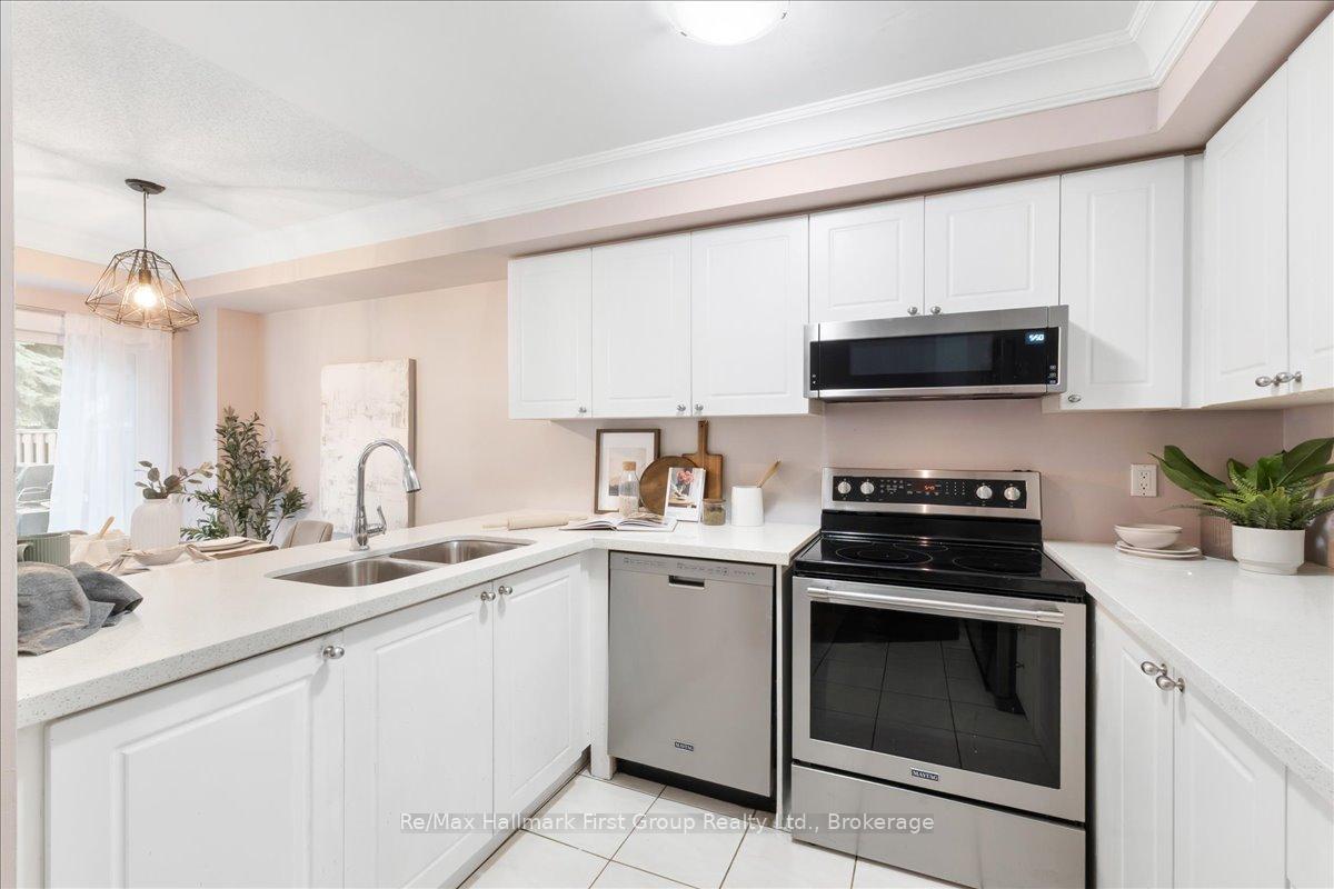 Photo 11 of 9 Alexis Way, Whitby, Williamsburg — HOMEH