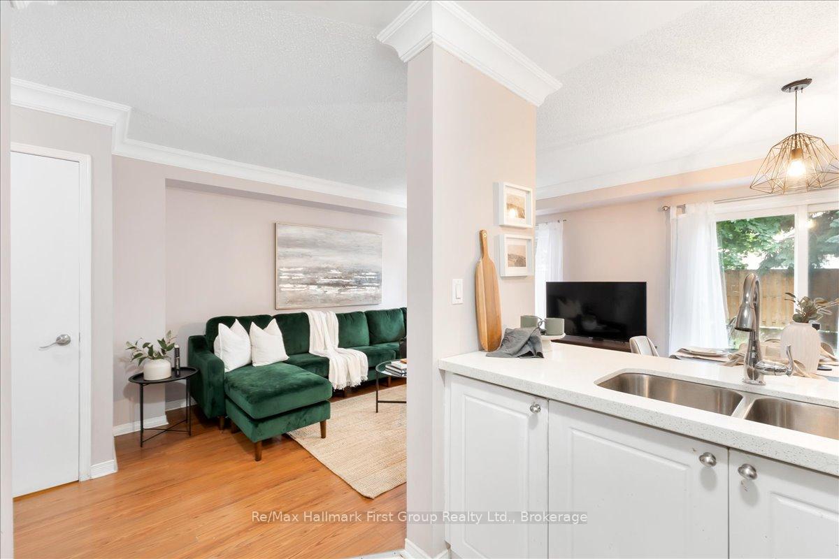 Photo 12 of 9 Alexis Way, Whitby, Williamsburg — HOMEH