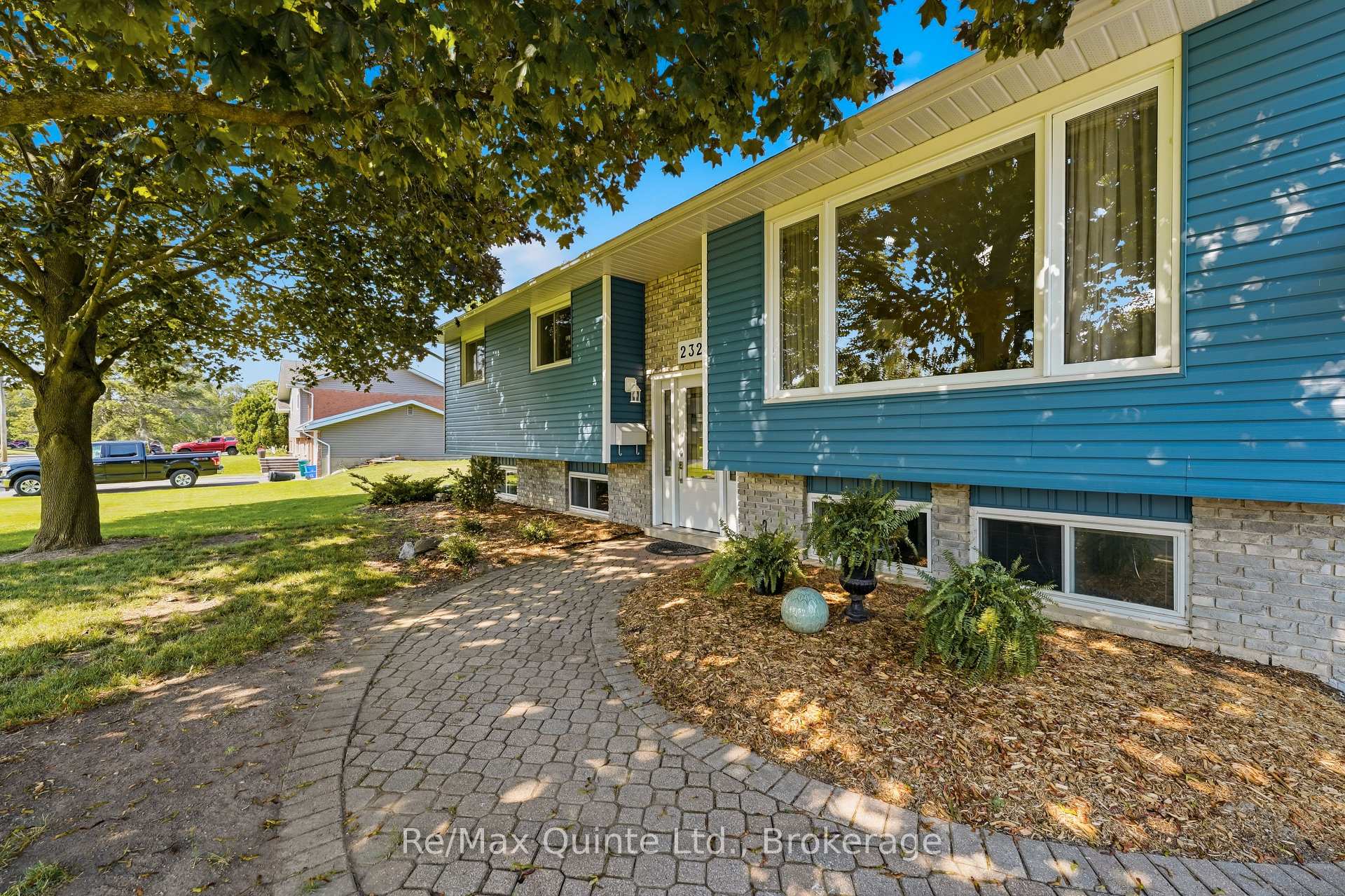 Photo 3 of 232 Colonial Road, Quinte West, Sidney Ward — HOMEH