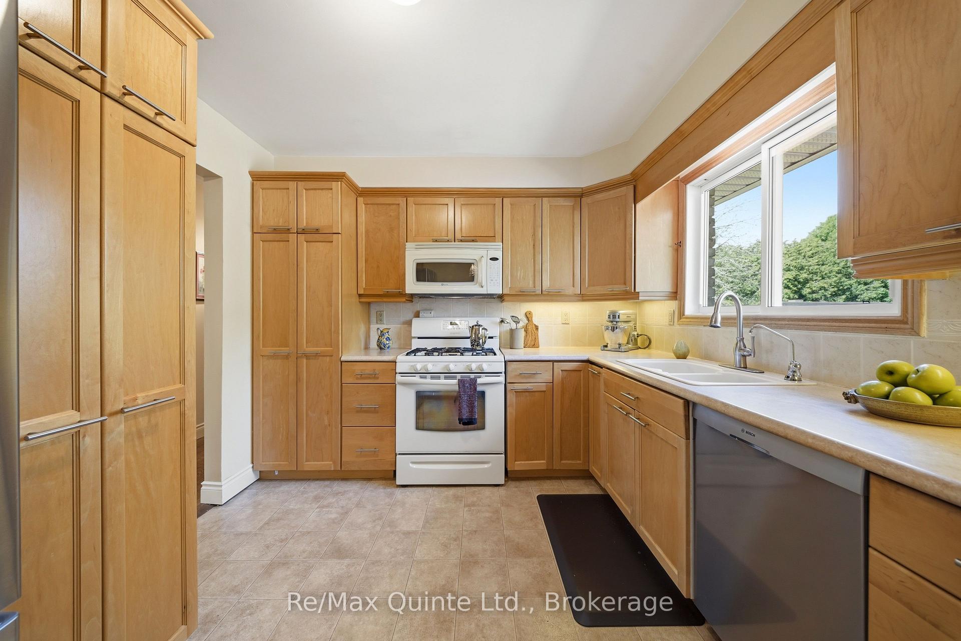 Photo 15 of 232 Colonial Road, Quinte West, Sidney Ward — HOMEH