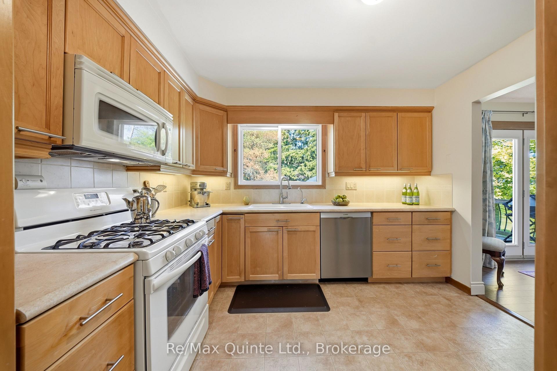 Photo 16 of 232 Colonial Road, Quinte West, Sidney Ward — HOMEH