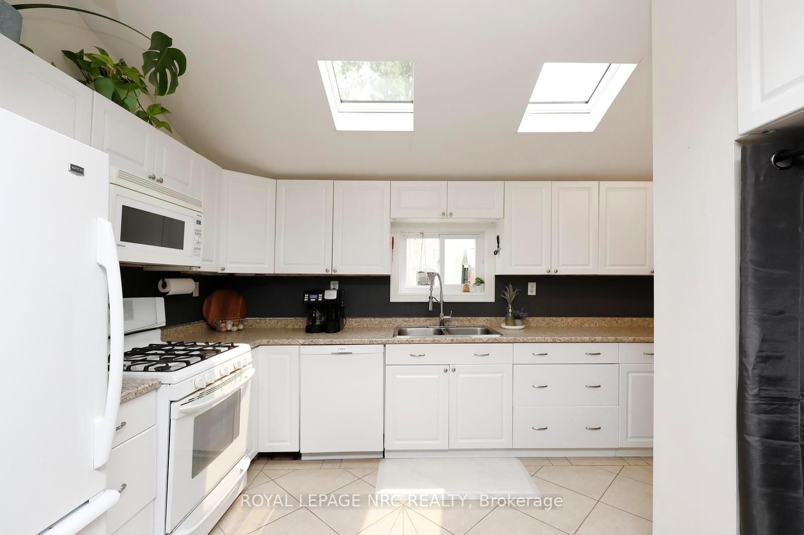 Photo 14 of 8190 Mud Street, Grimsby, Grimsby Escarpment — HOMEH