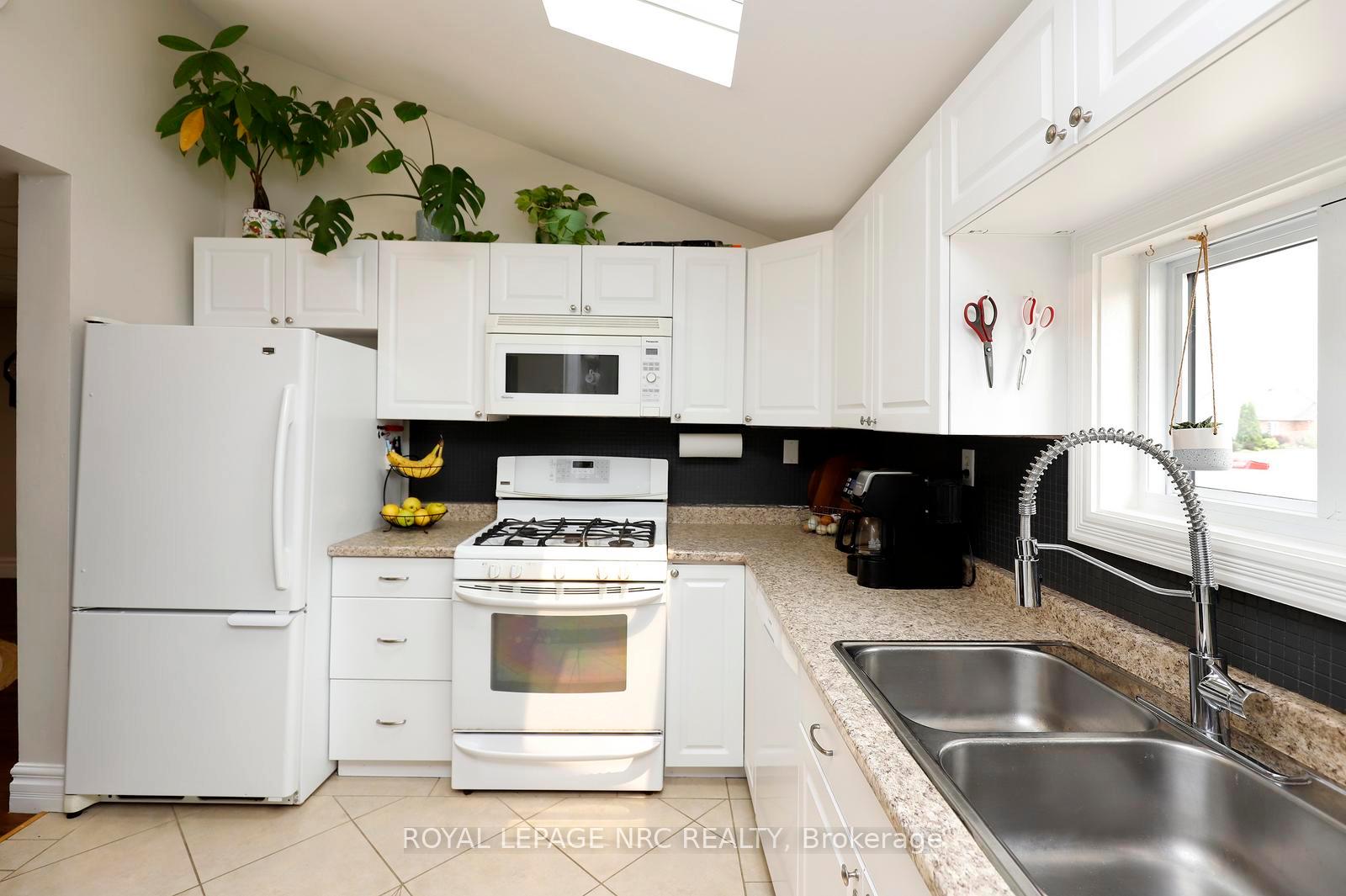 Photo 15 of 8190 Mud Street, Grimsby, Grimsby Escarpment — HOMEH