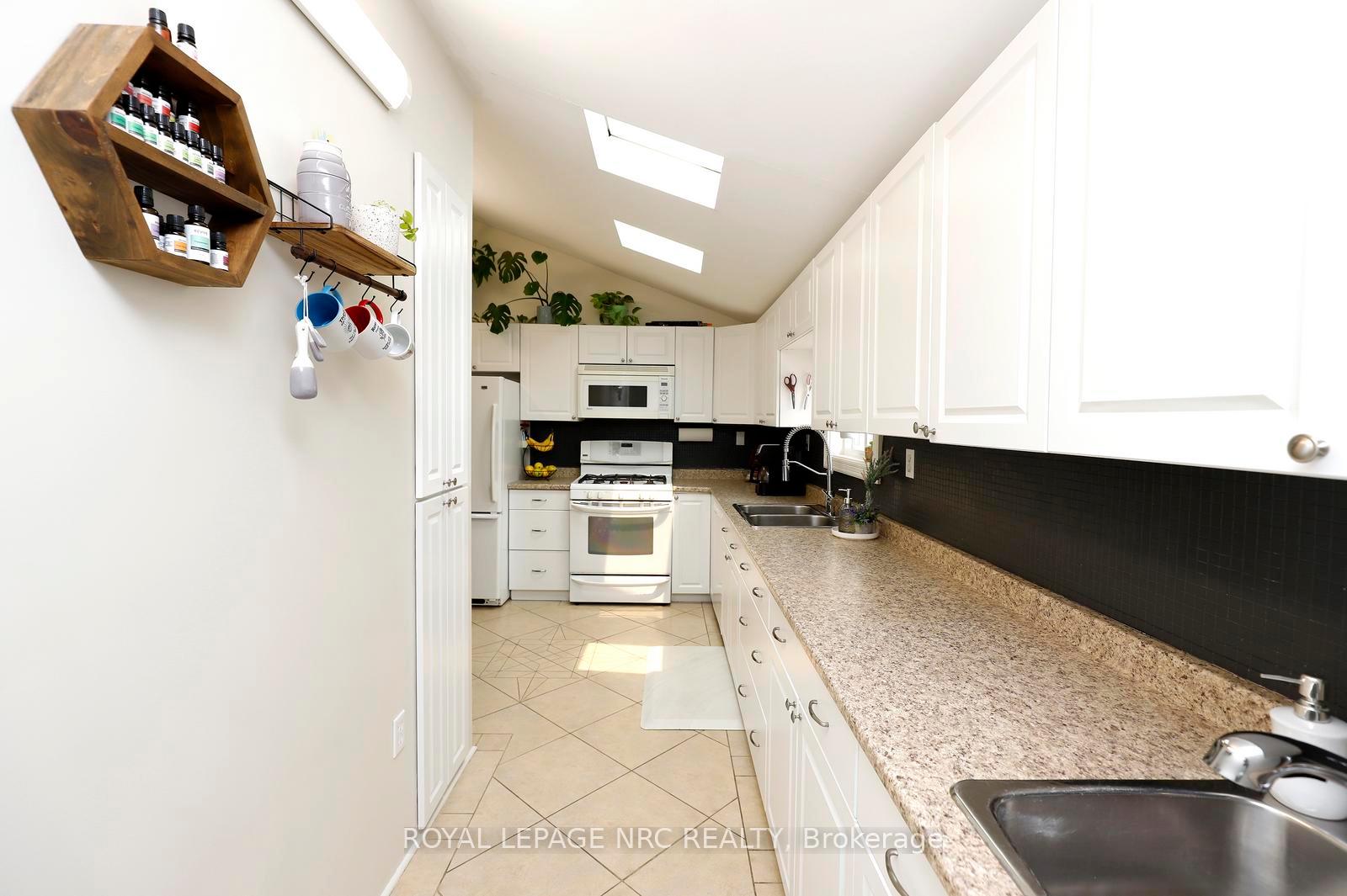 Photo 16 of 8190 Mud Street, Grimsby, Grimsby Escarpment — HOMEH