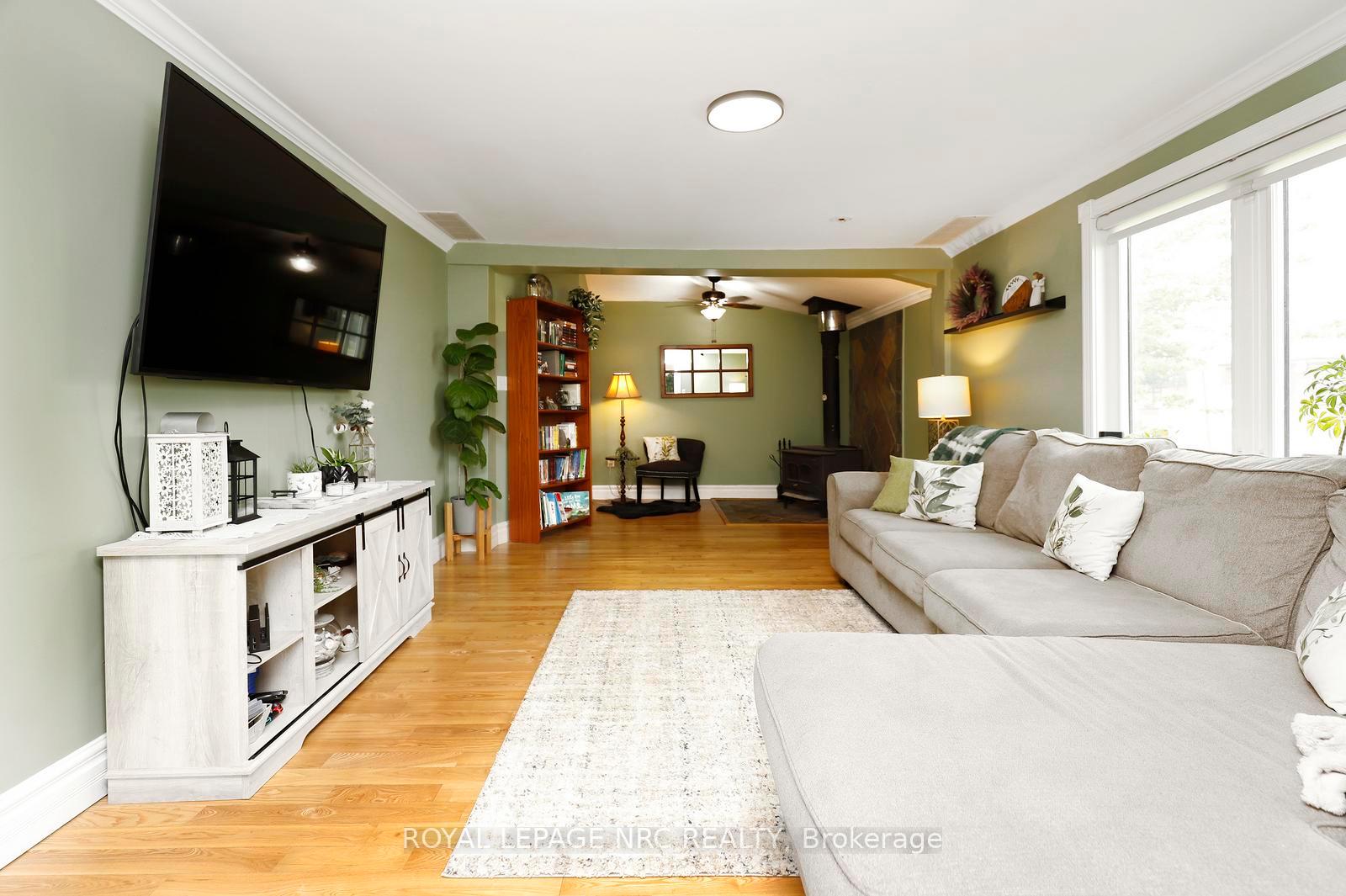 Photo 11 of 8190 Mud Street, Grimsby, Grimsby Escarpment — HOMEH