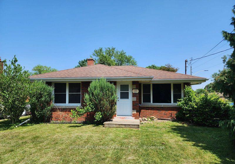 Front of Unit BSMT, 546 Lloyd Avenue
