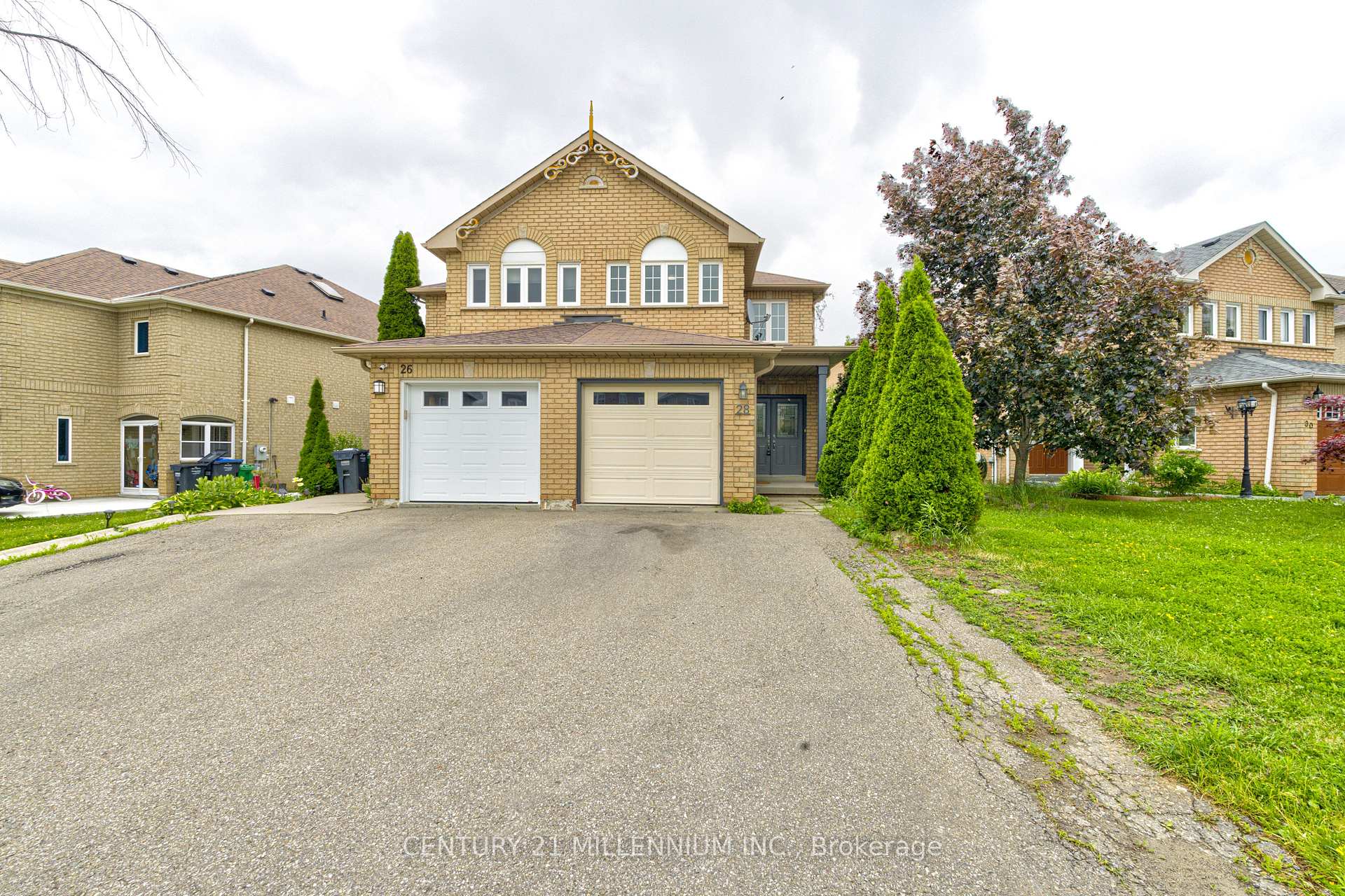 Photo 2 of 28 Silo Court, Brampton, Fletcher's Creek Village — HOMEH