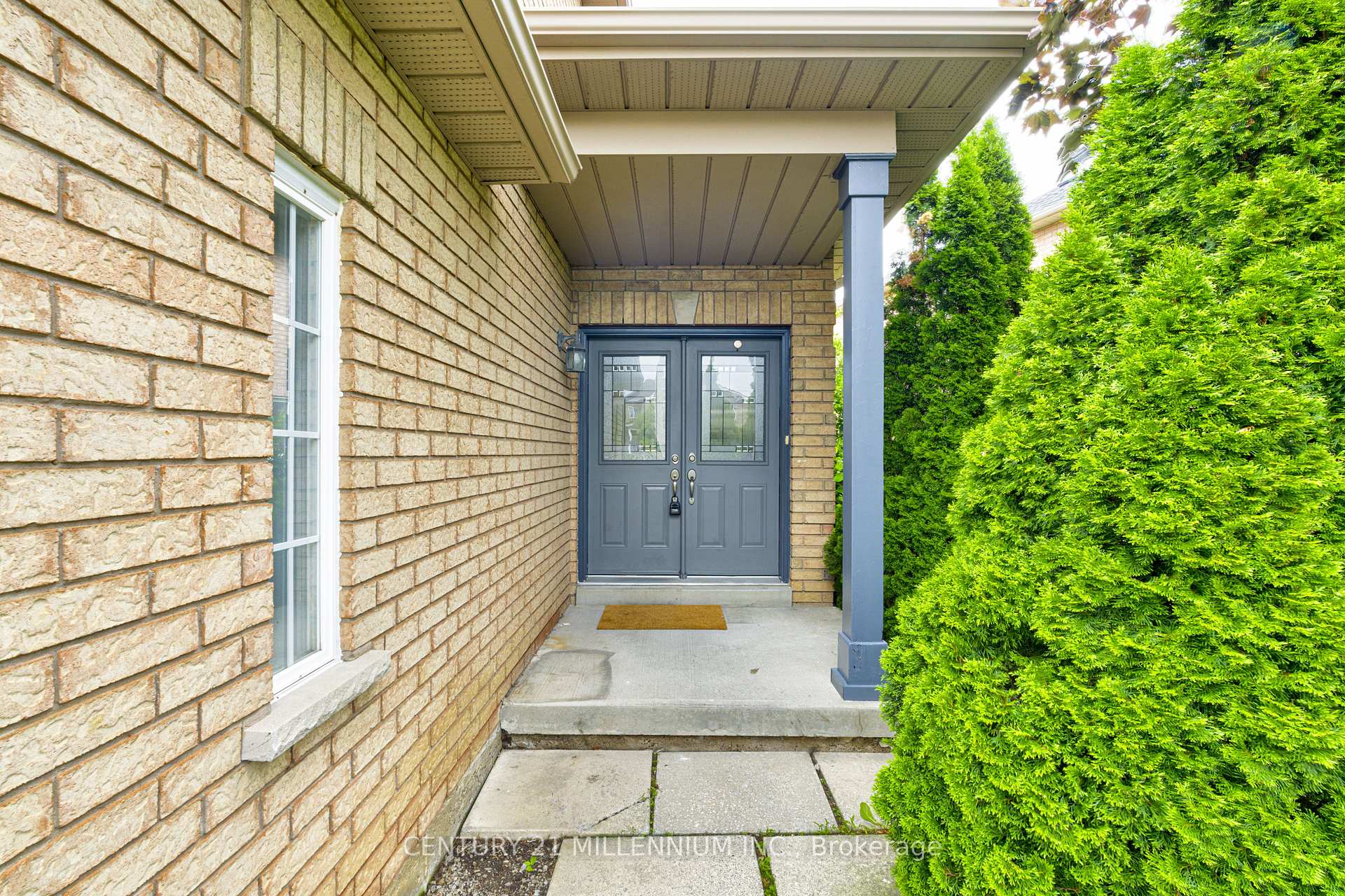 Photo 3 of 28 Silo Court, Brampton, Fletcher's Creek Village — HOMEH