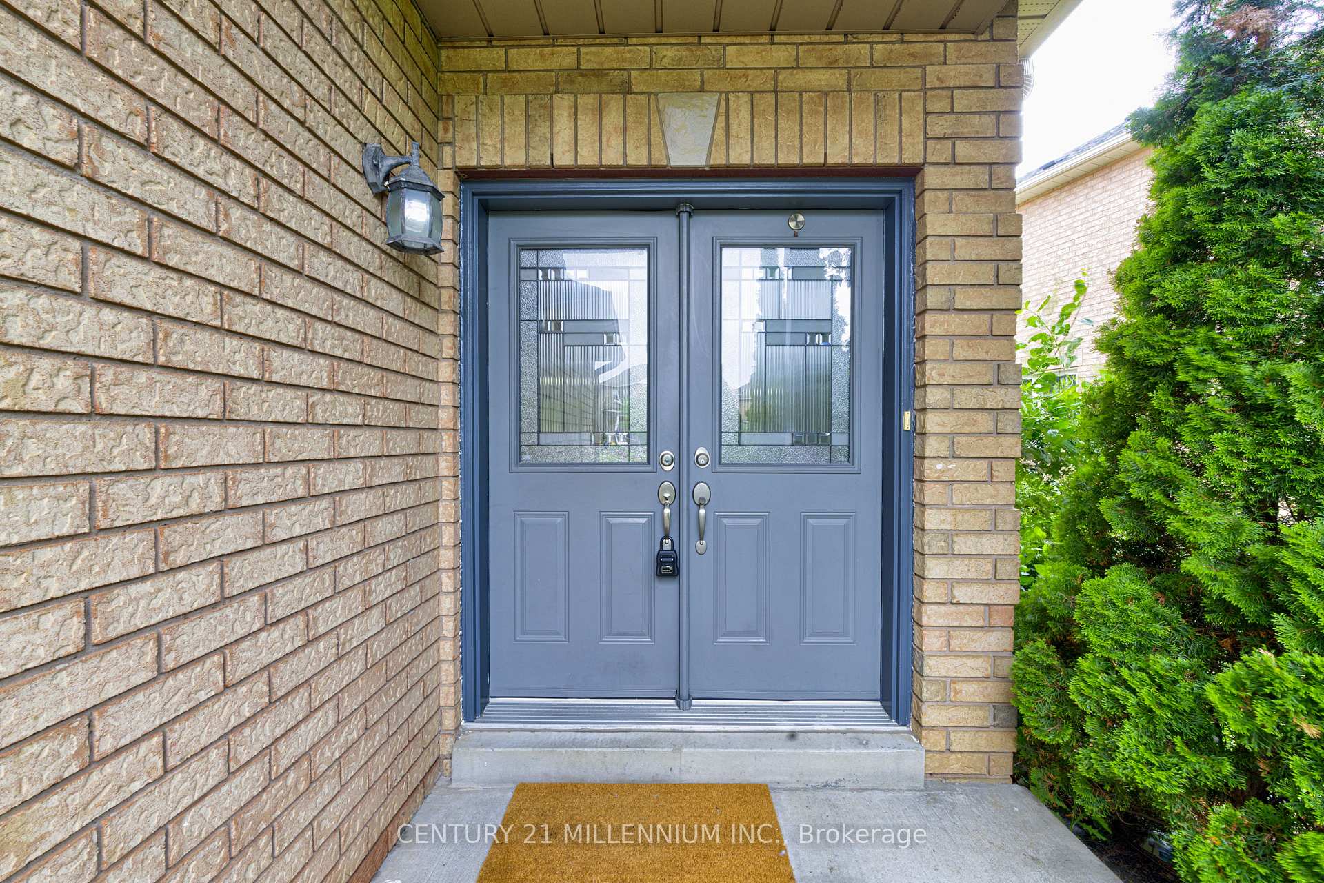 Photo 4 of 28 Silo Court, Brampton, Fletcher's Creek Village — HOMEH