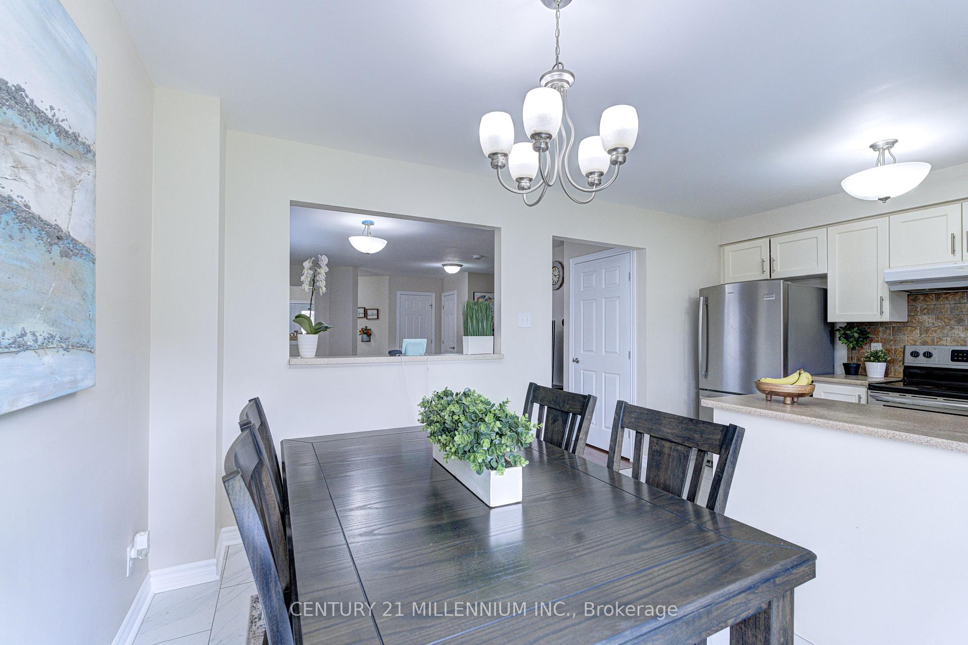 Photo 14 of 28 Silo Court, Brampton, Fletcher's Creek Village — HOMEH