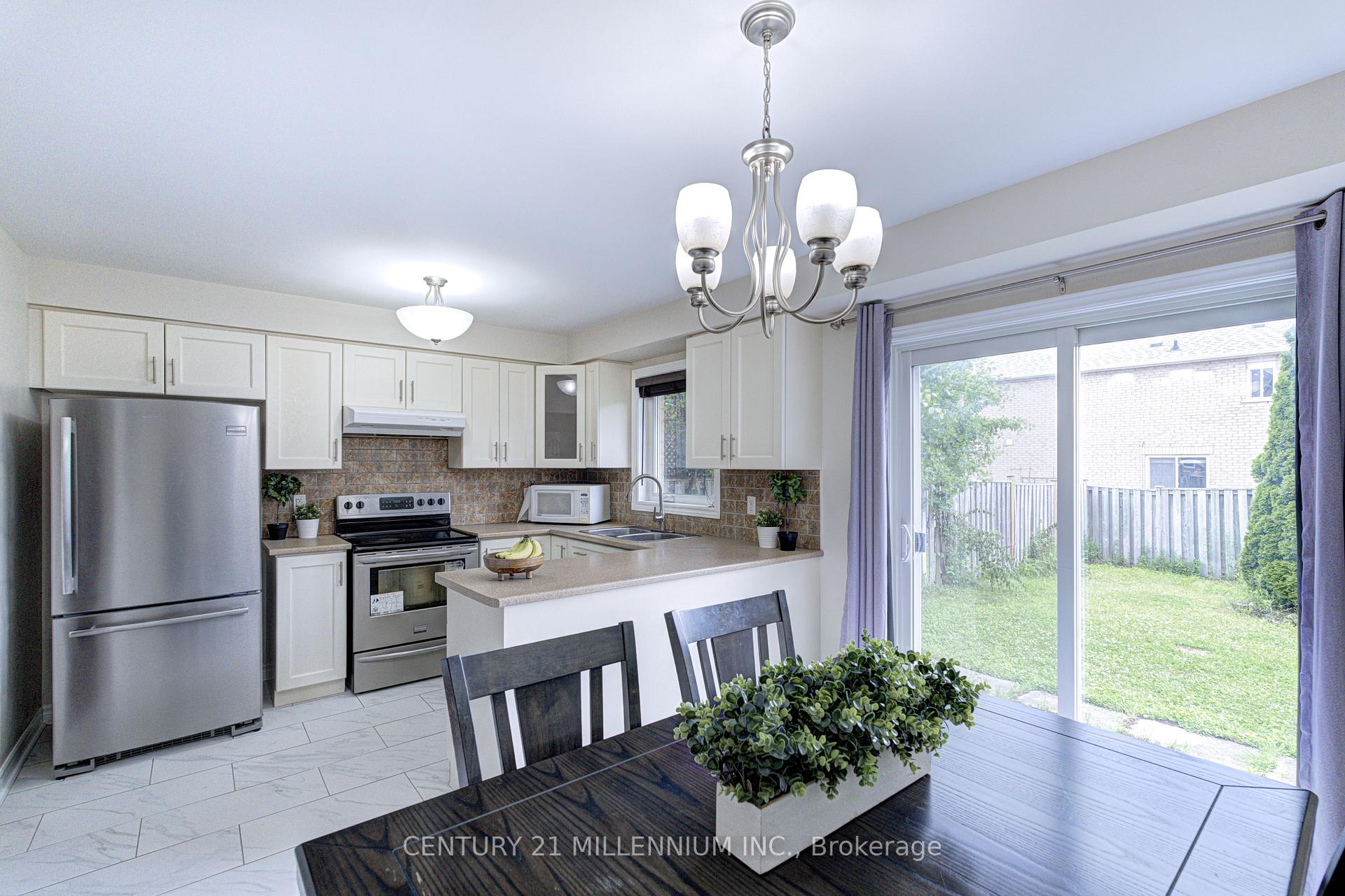 Photo 15 of 28 Silo Court, Brampton, Fletcher's Creek Village — HOMEH