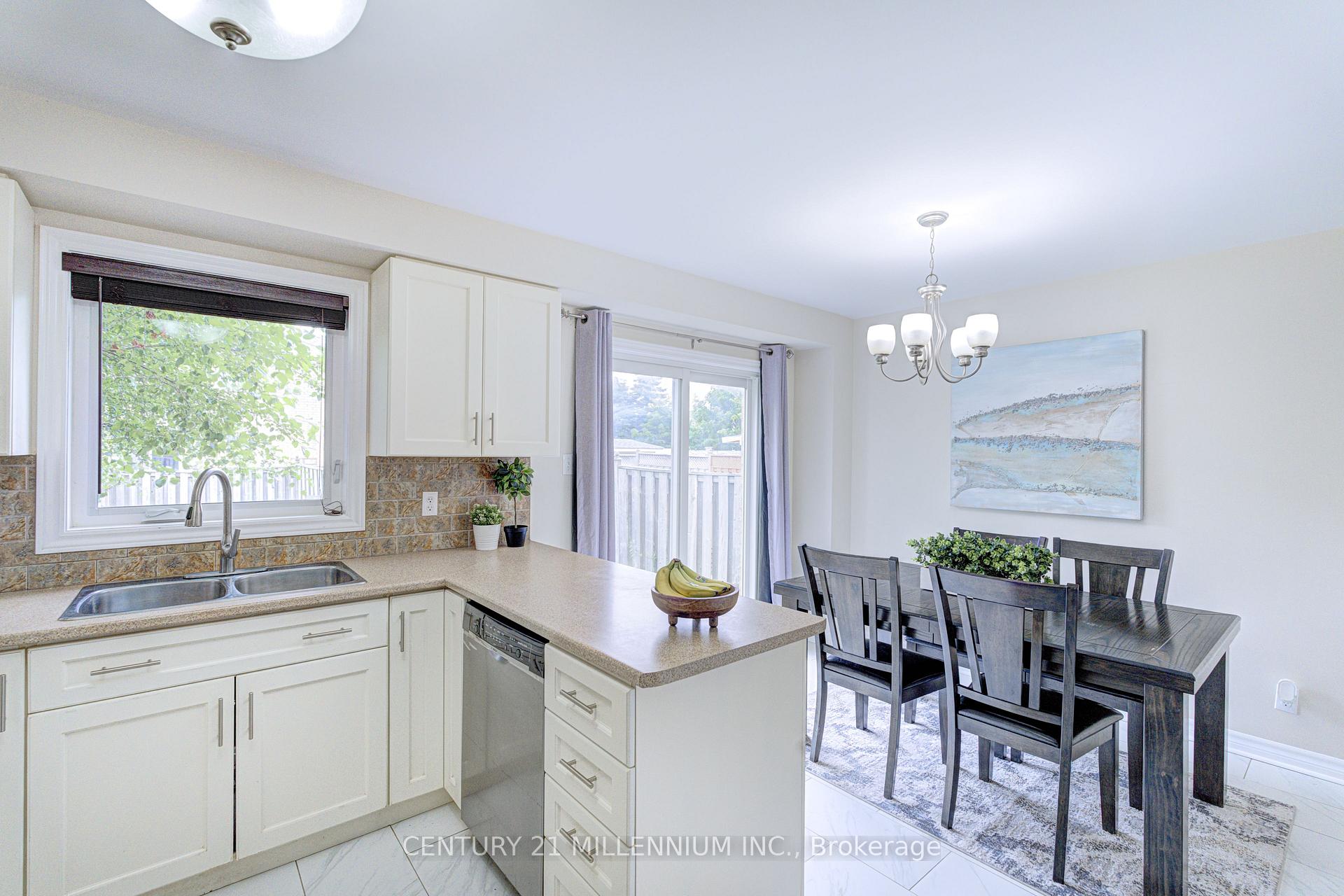 Photo 18 of 28 Silo Court, Brampton, Fletcher's Creek Village — HOMEH