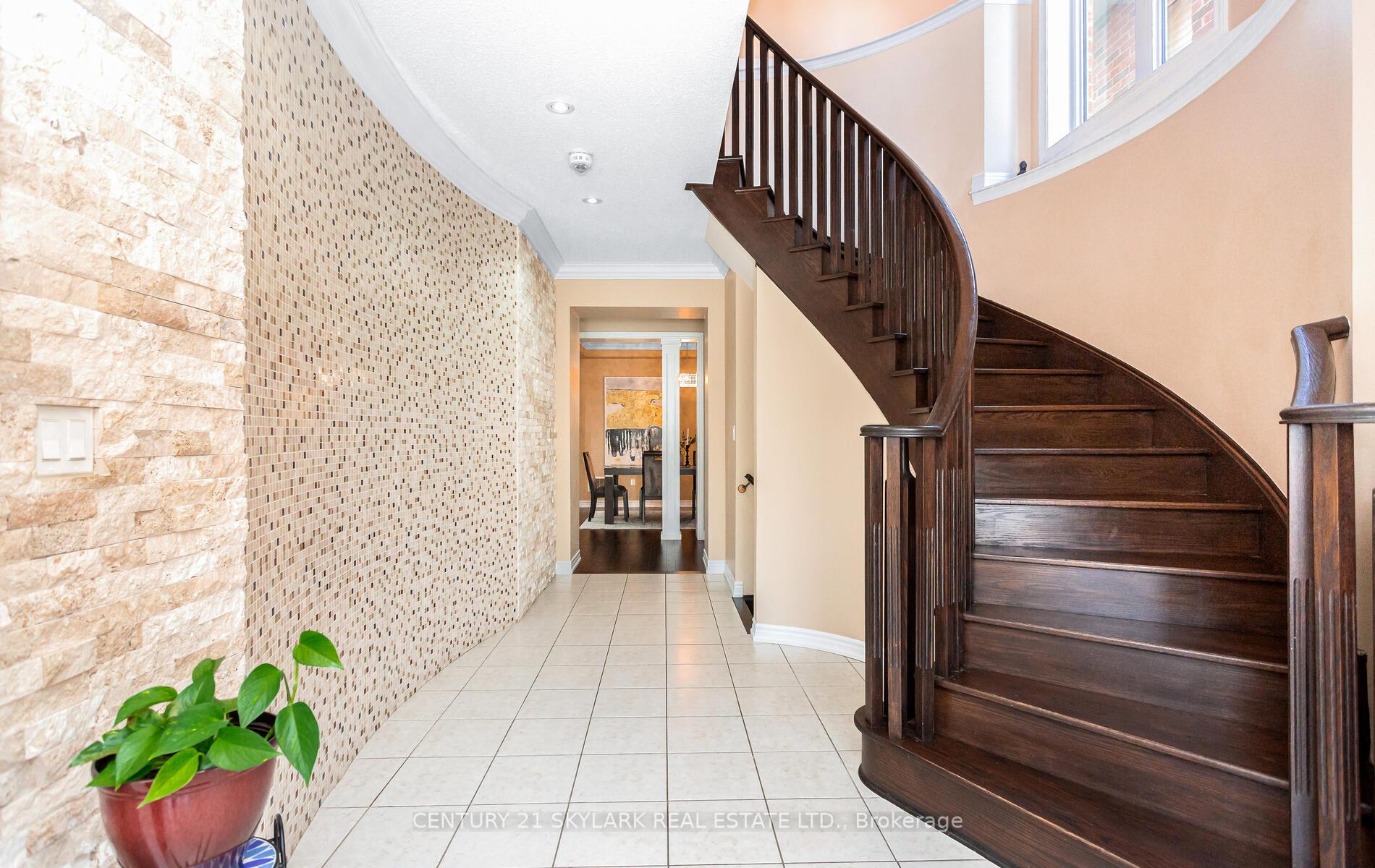 Photo 5 of 20 Nocturne Avenue, Vaughan, Kleinburg — HOMEH