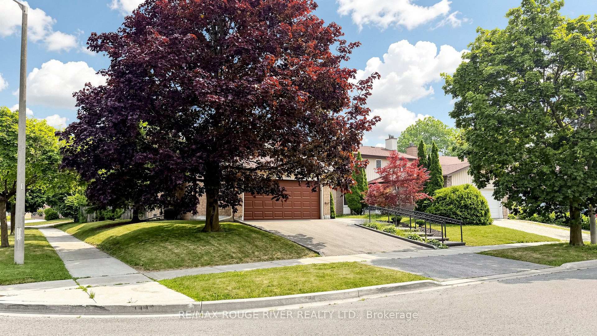 Photo 3 of 103 Ambercroft Boulevard, Scarborough, Steeles — HOMEH