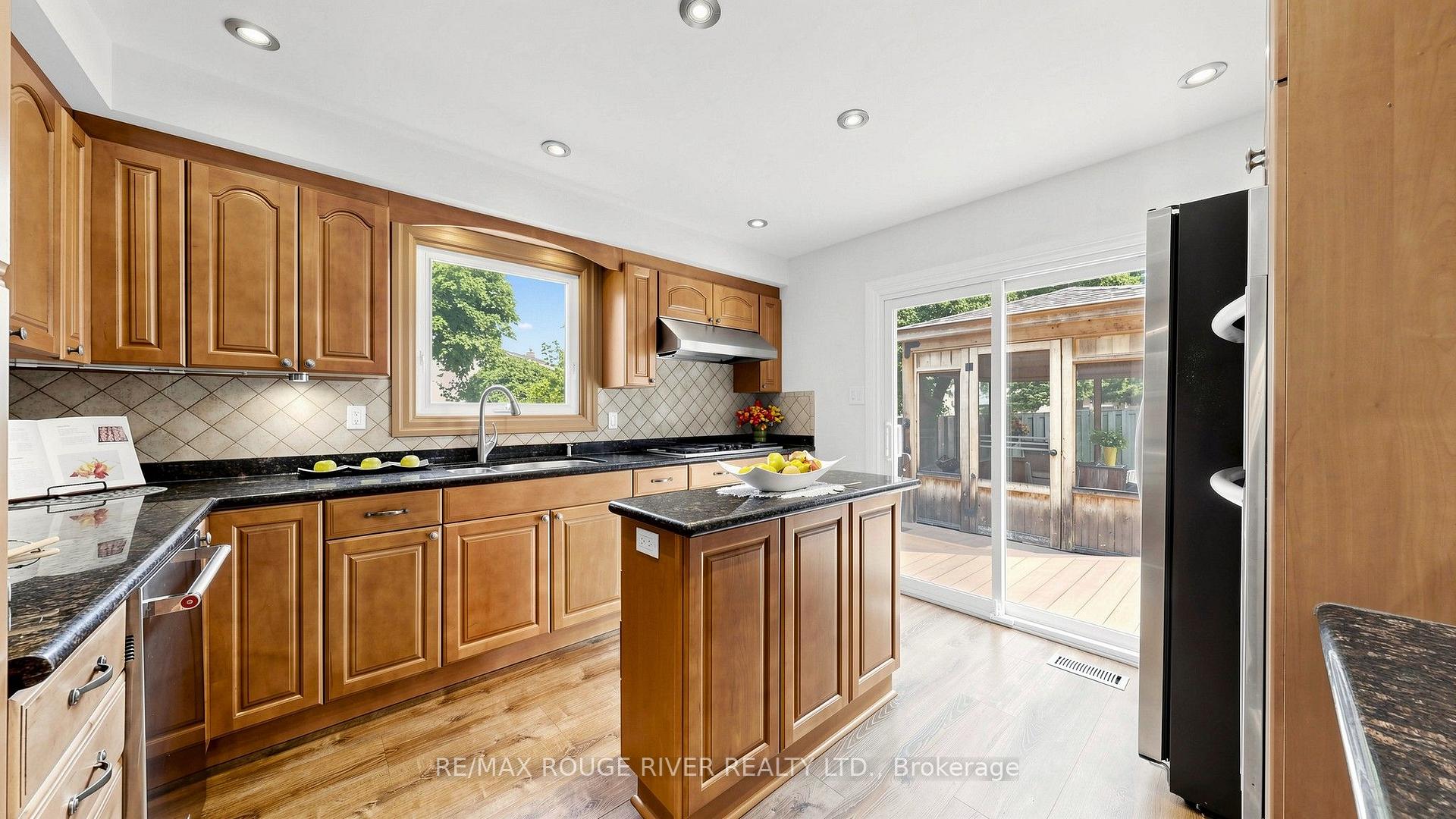 Photo 9 of 103 Ambercroft Boulevard, Scarborough, Steeles — HOMEH