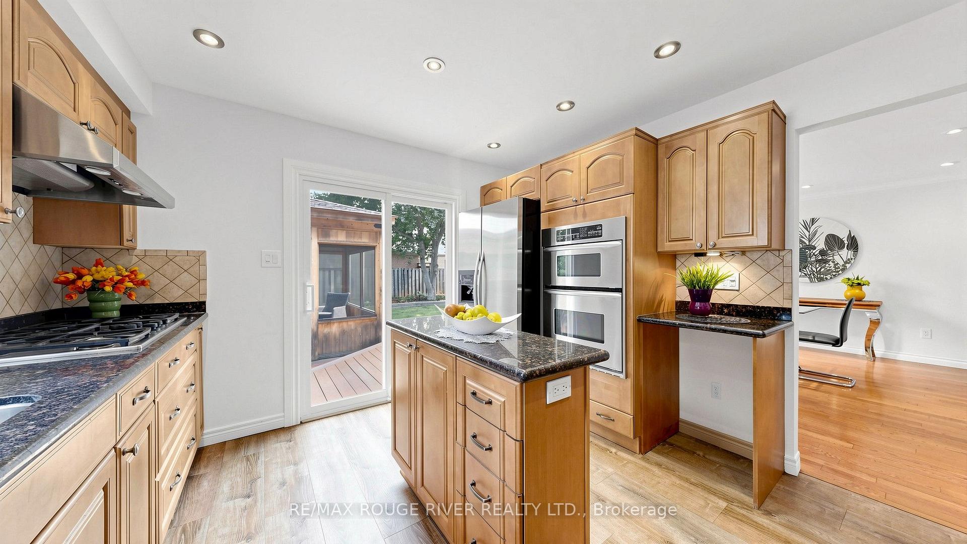Photo 10 of 103 Ambercroft Boulevard, Scarborough, Steeles — HOMEH