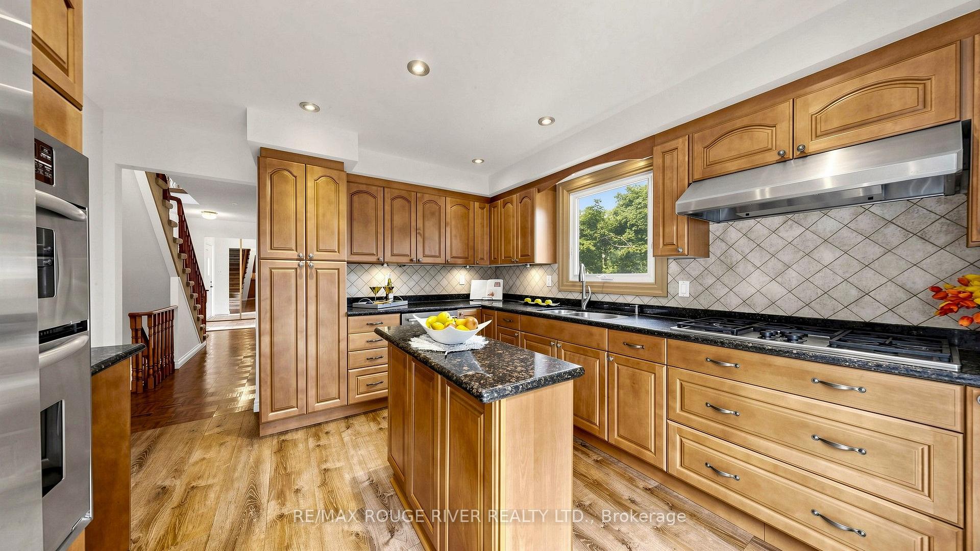 Photo 11 of 103 Ambercroft Boulevard, Scarborough, Steeles — HOMEH