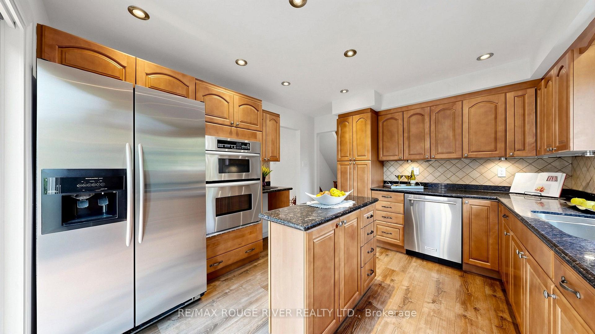 Photo 12 of 103 Ambercroft Boulevard, Scarborough, Steeles — HOMEH