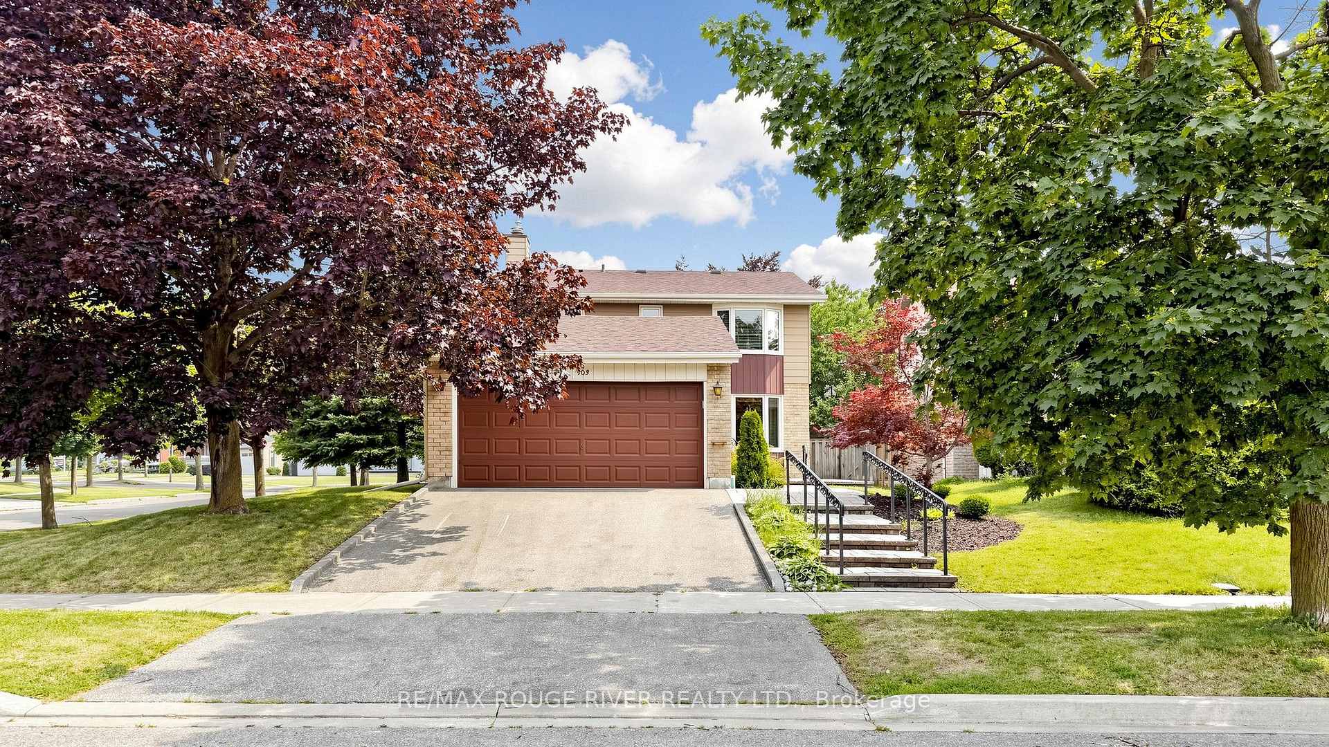 Photo 2 of 103 Ambercroft Boulevard, Scarborough, Steeles — HOMEH