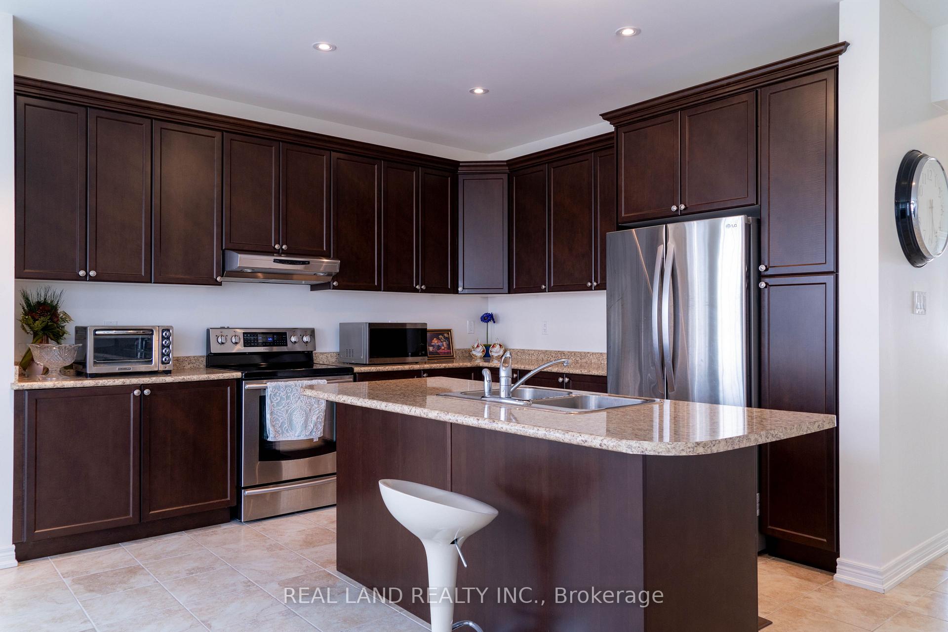 Photo 11 of 6284 St. Michael Avenue, Niagara Falls, Forestview — HOMEH