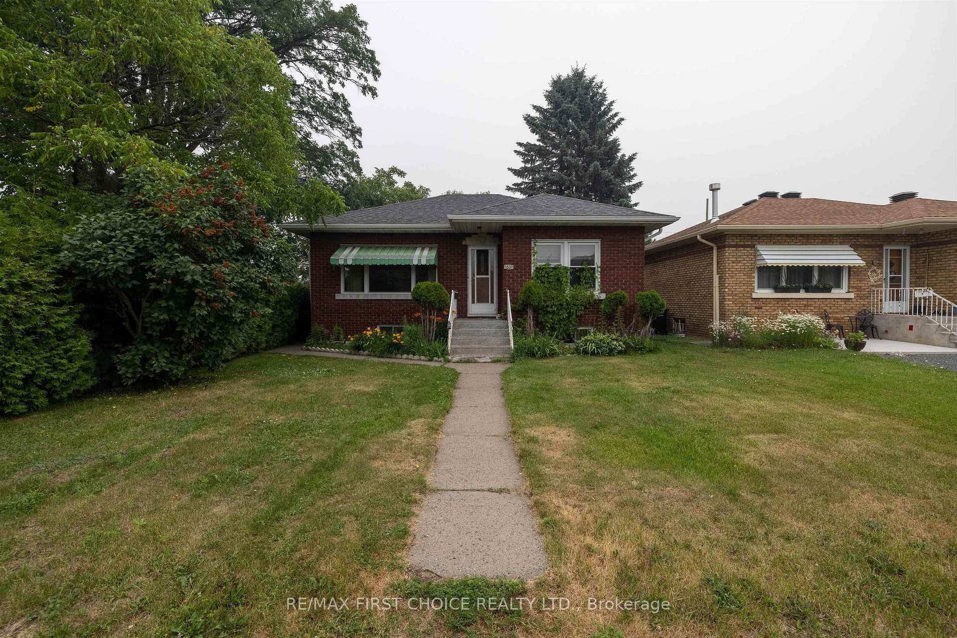 Front of 1537 Sills Street