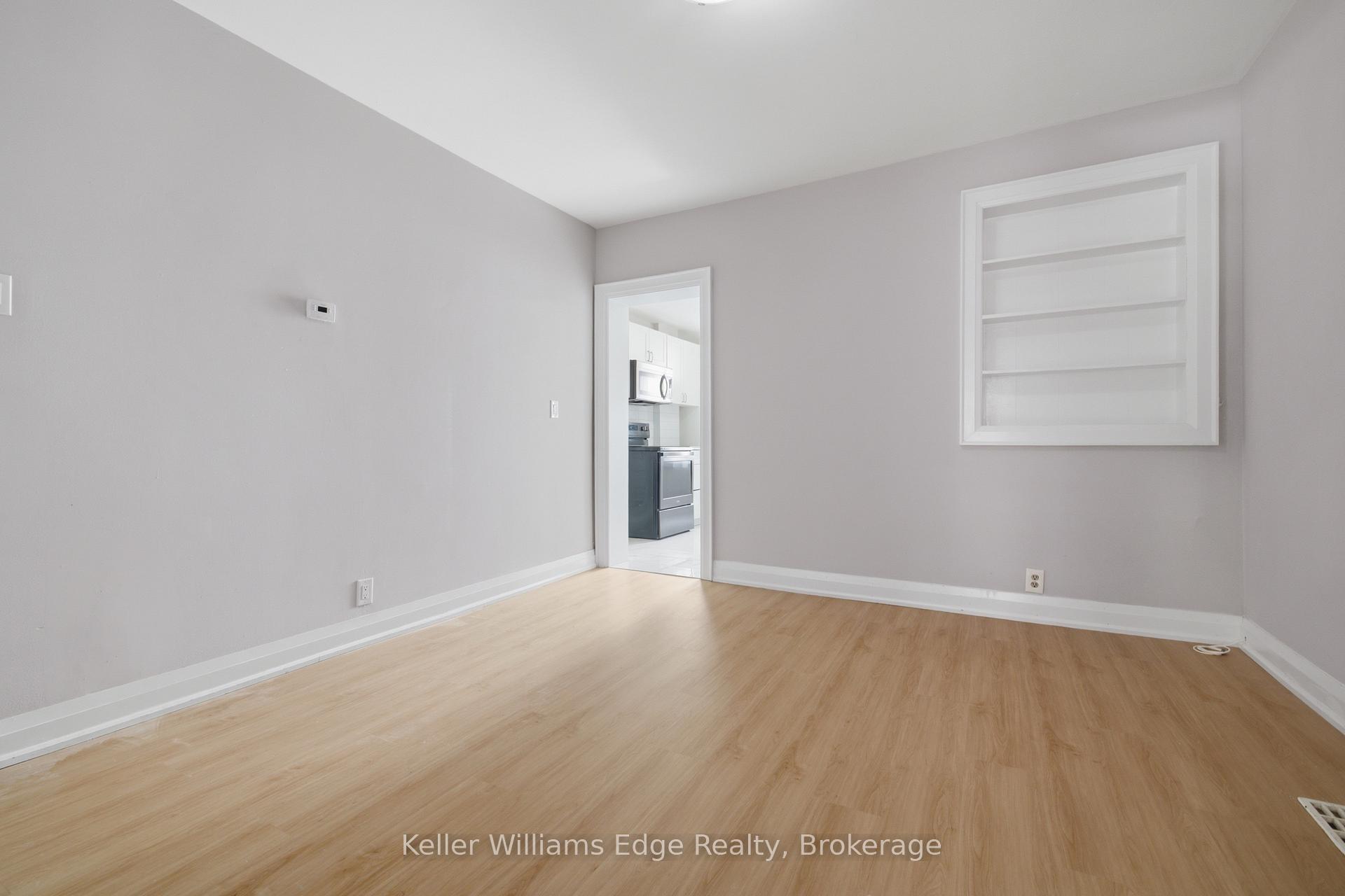Photo 10 of 104 Rosslyn Avenue N, Hamilton, Crown Point — HOMEH