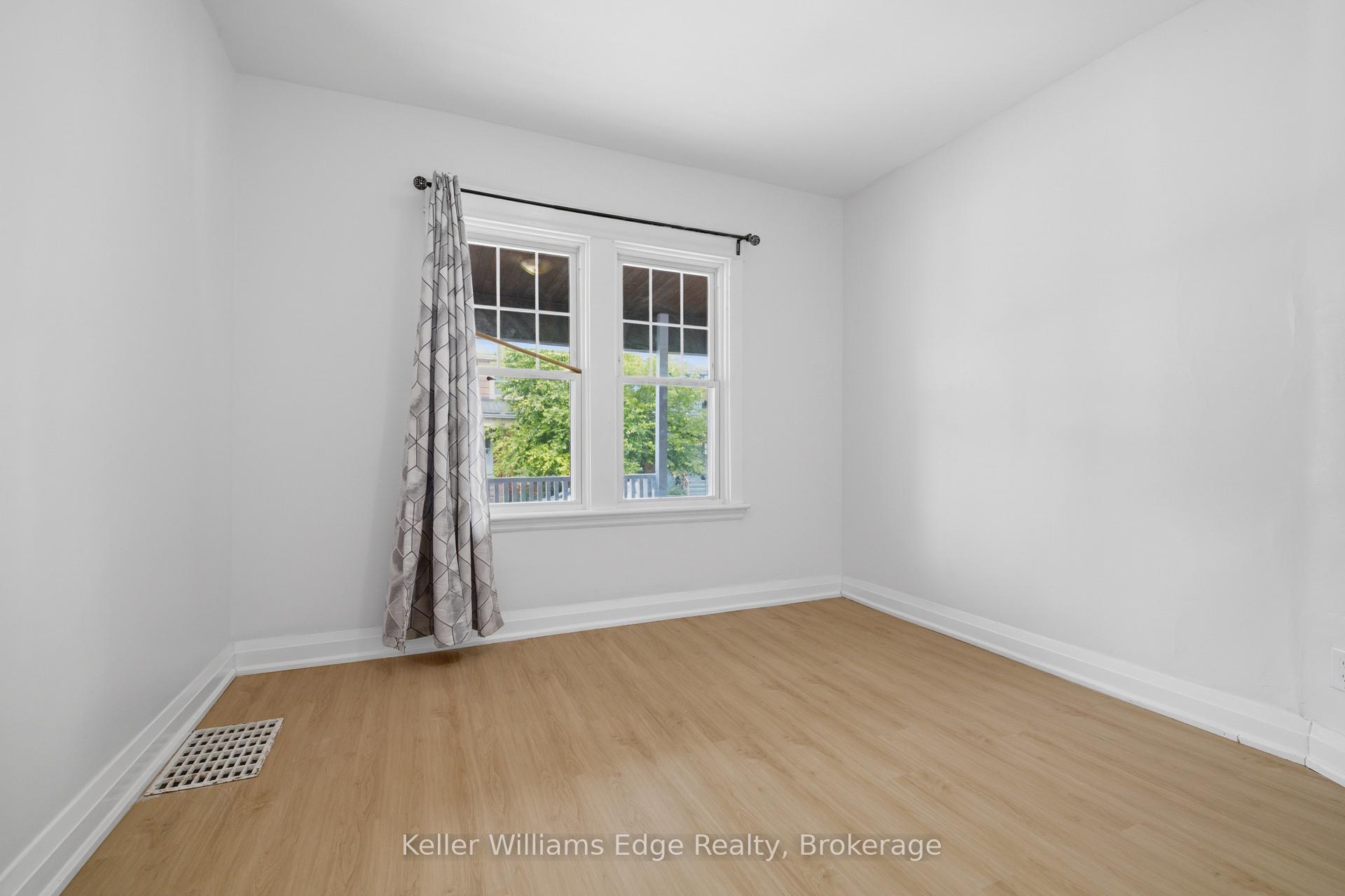 Photo 11 of 104 Rosslyn Avenue N, Hamilton, Crown Point — HOMEH