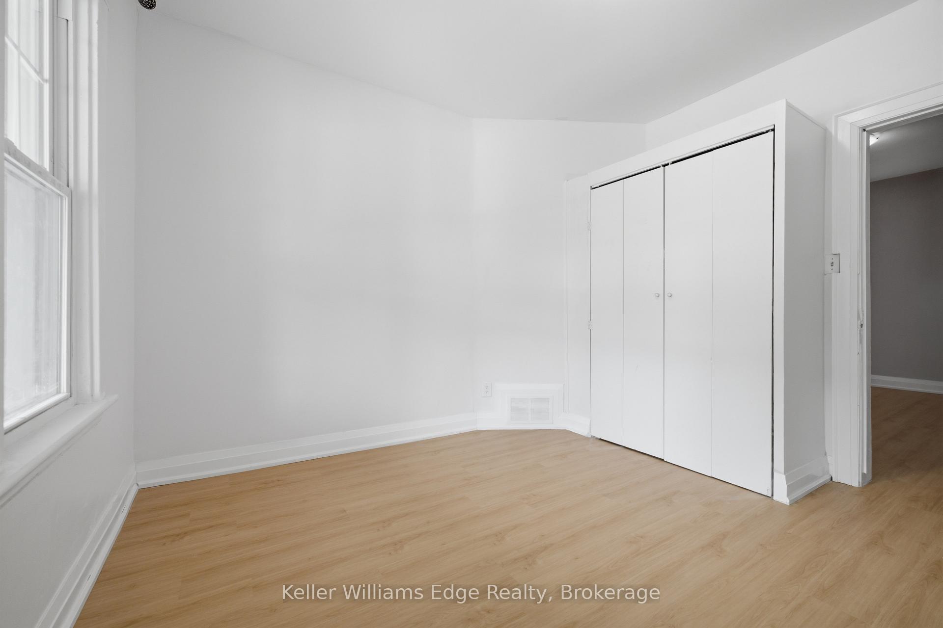 Photo 12 of 104 Rosslyn Avenue N, Hamilton, Crown Point — HOMEH