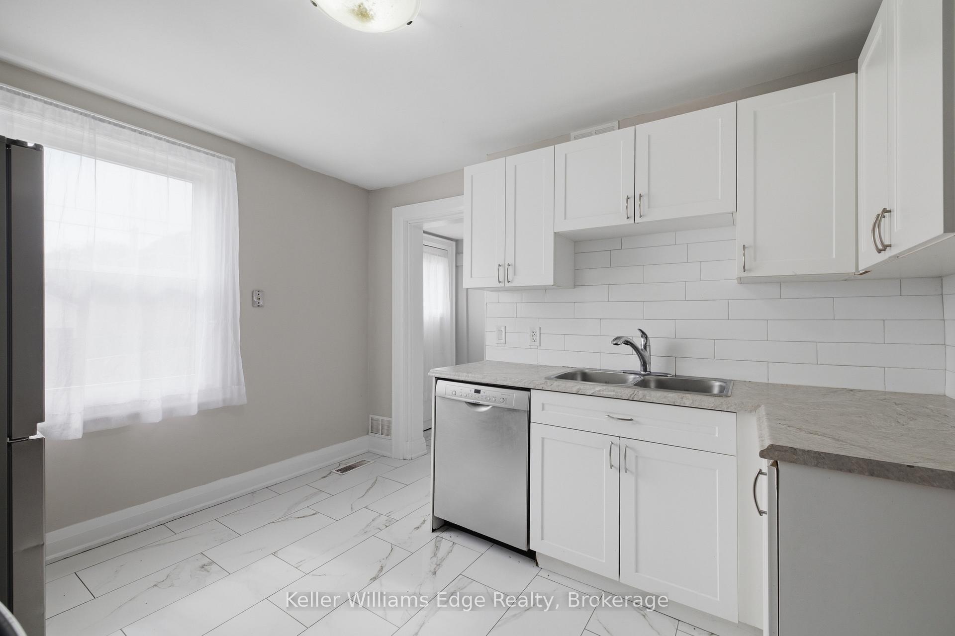 Photo 15 of 104 Rosslyn Avenue N, Hamilton, Crown Point — HOMEH