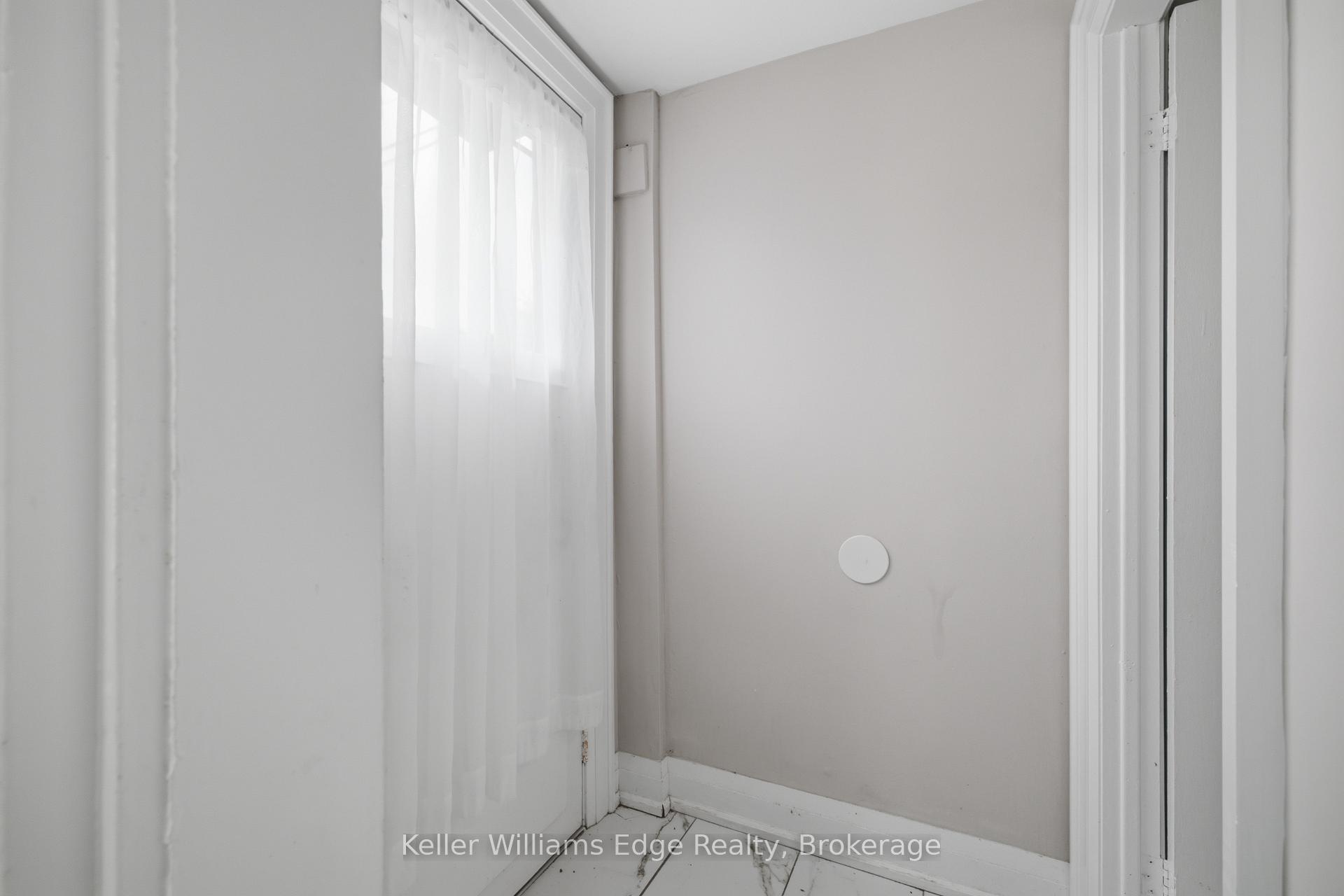 Photo 17 of 104 Rosslyn Avenue N, Hamilton, Crown Point — HOMEH