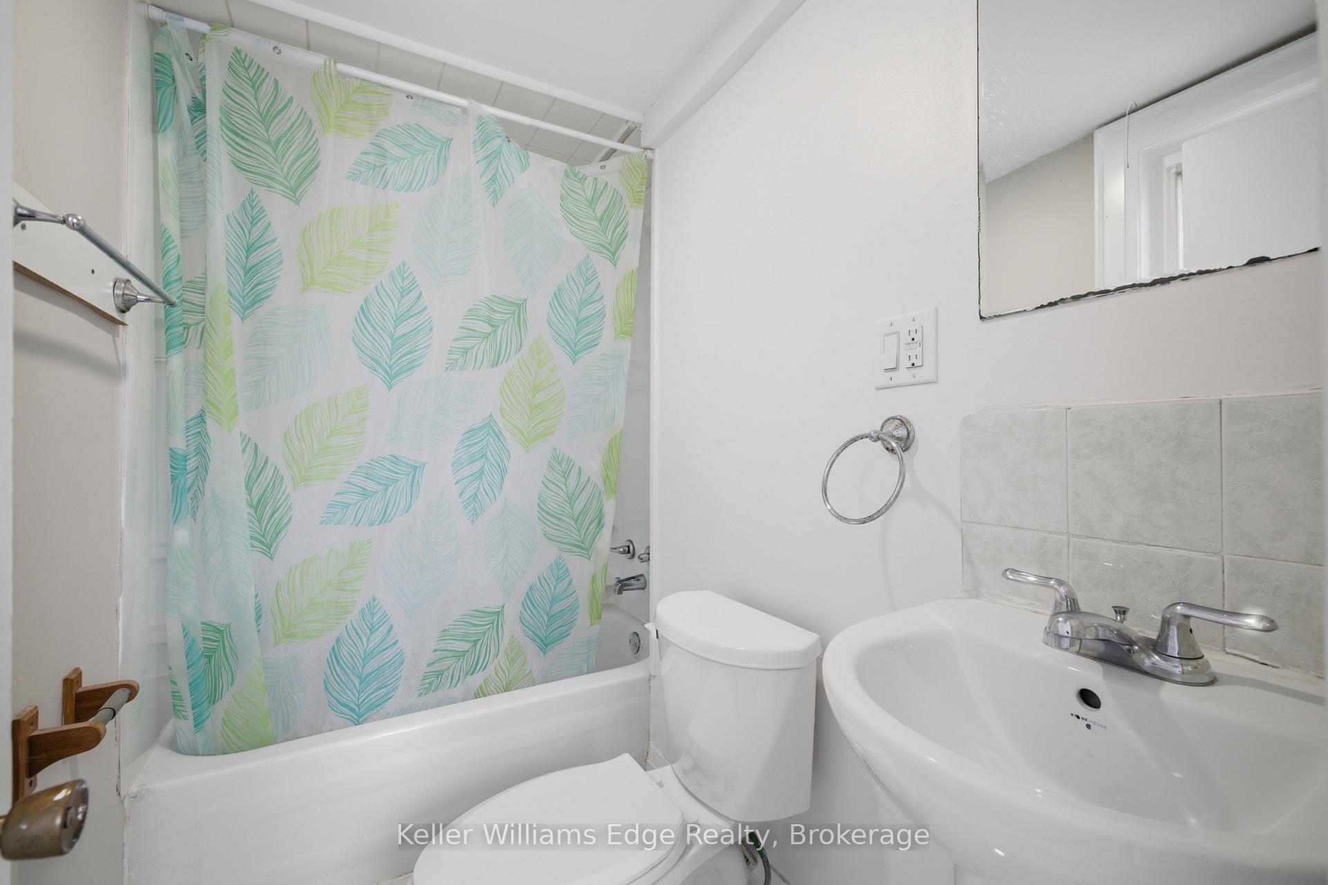 Photo 18 of 104 Rosslyn Avenue N, Hamilton, Crown Point — HOMEH