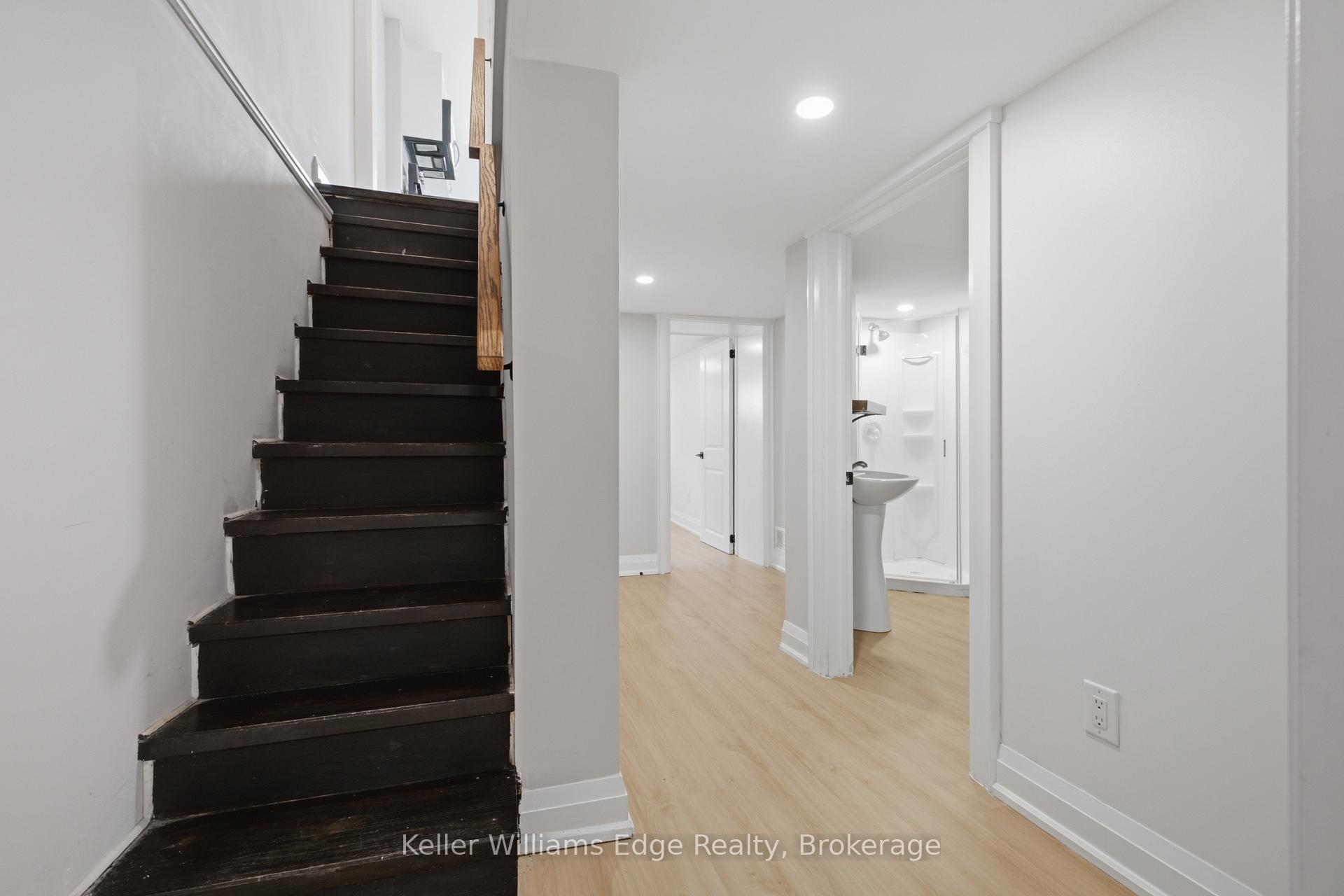 Photo 19 of 104 Rosslyn Avenue N, Hamilton, Crown Point — HOMEH