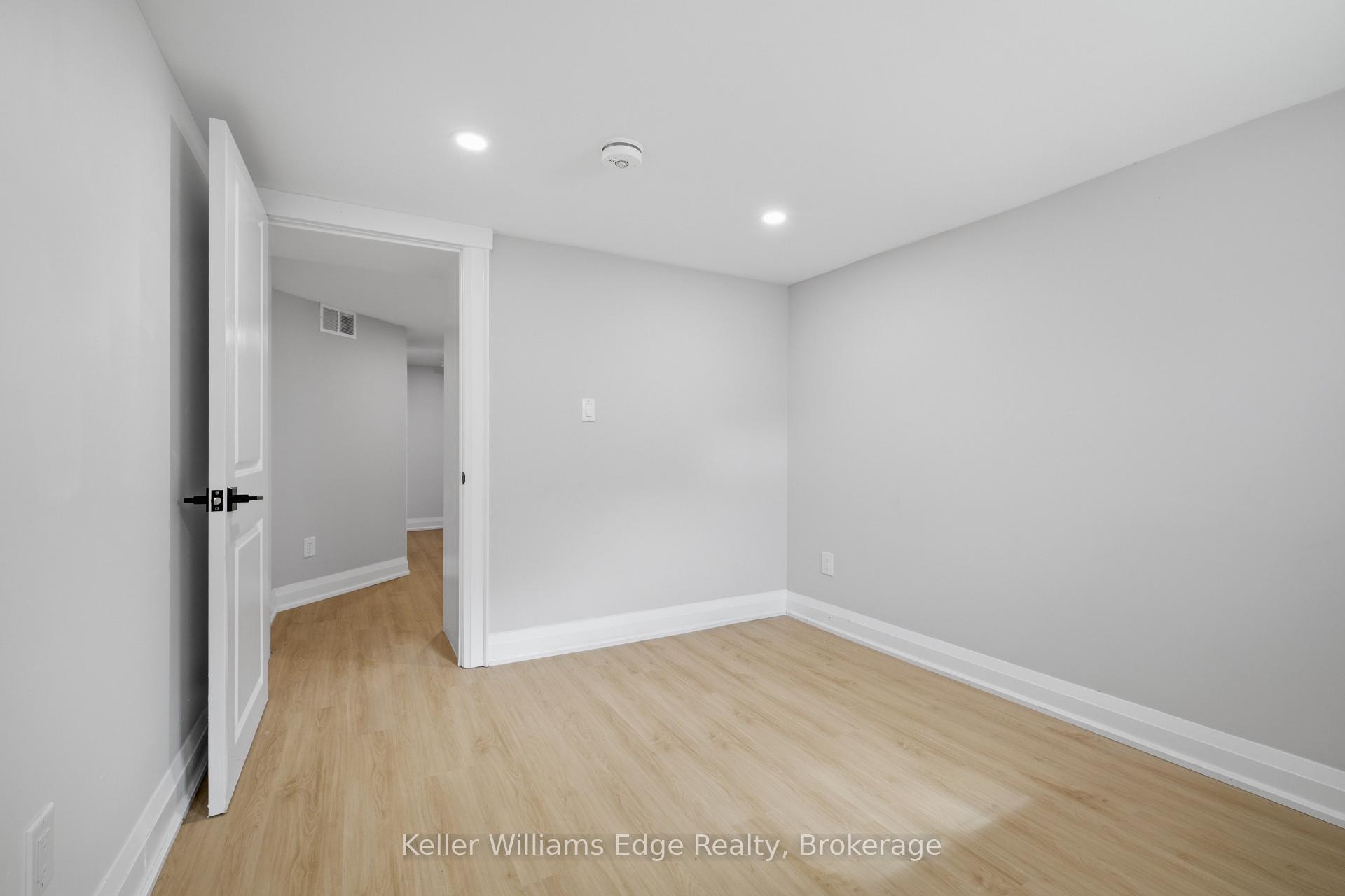 Photo 24 of 104 Rosslyn Avenue N, Hamilton, Crown Point — HOMEH
