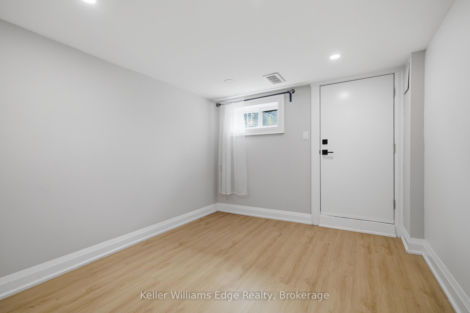 Photo 25 of 104 Rosslyn Avenue N, Hamilton, Crown Point — HOMEH