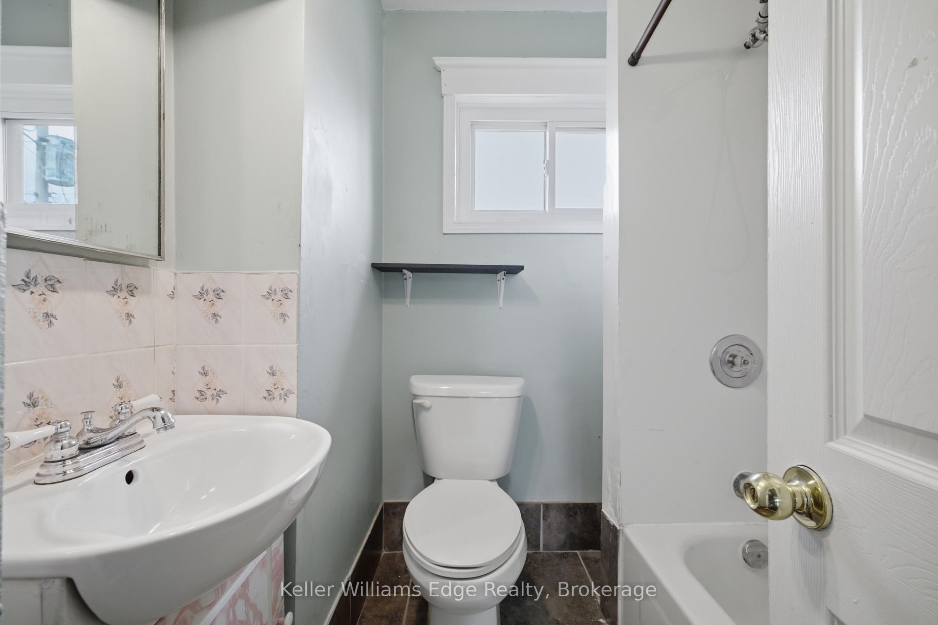 Photo 37 of 104 Rosslyn Avenue N, Hamilton, Crown Point — HOMEH