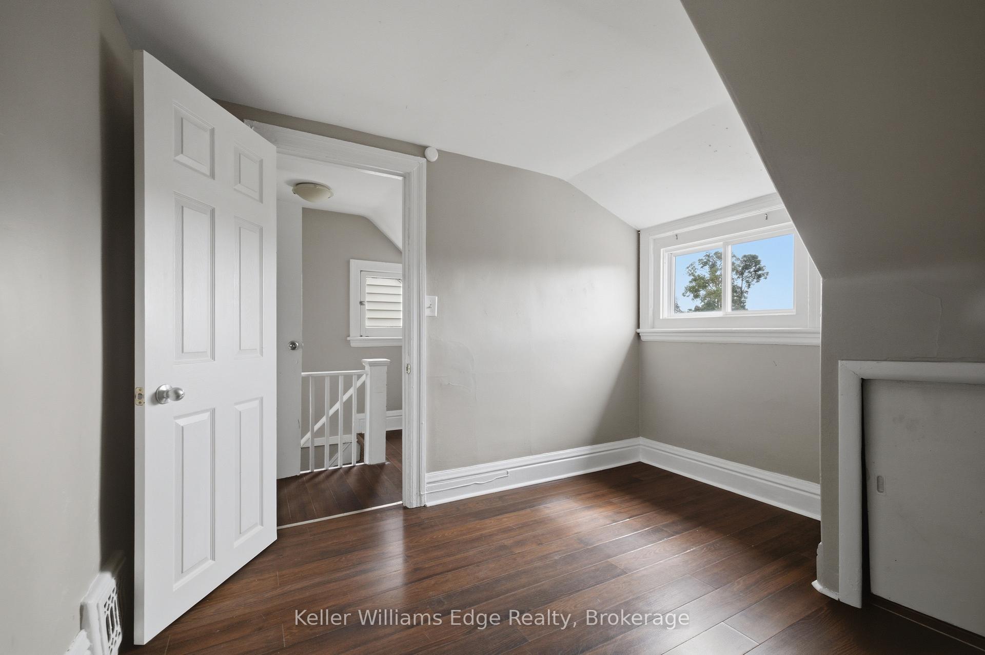 Photo 40 of 104 Rosslyn Avenue N, Hamilton, Crown Point — HOMEH